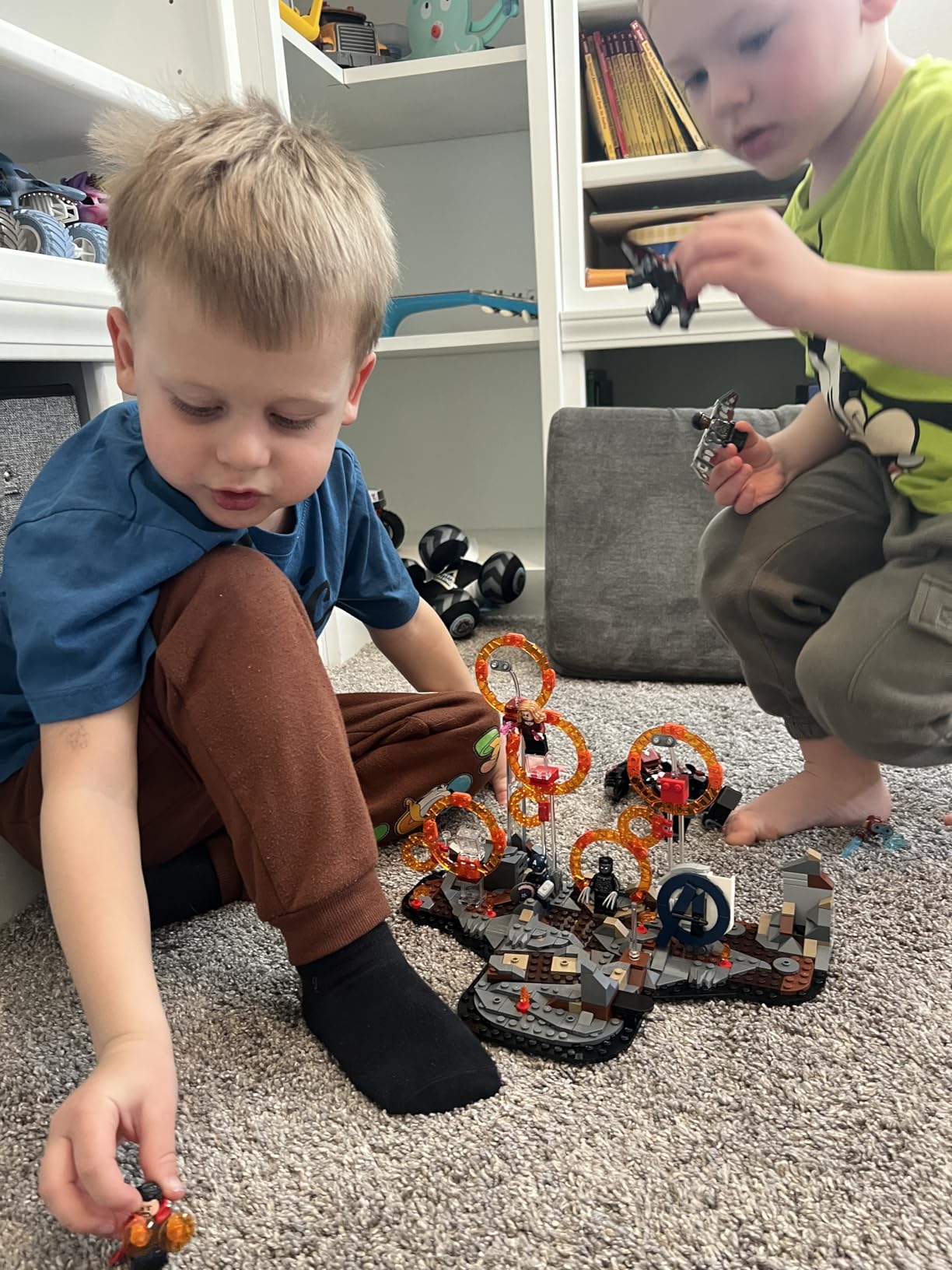 LEGO Marvel Avengers: Endgame Final Battle - Super Hero Building Set for Kids, Ages 10+ - 10 Figures Including Iron Man, Black Panther, and Iron Spider - Birthday Gift for Boys and Girls - 76323 customer photo 1