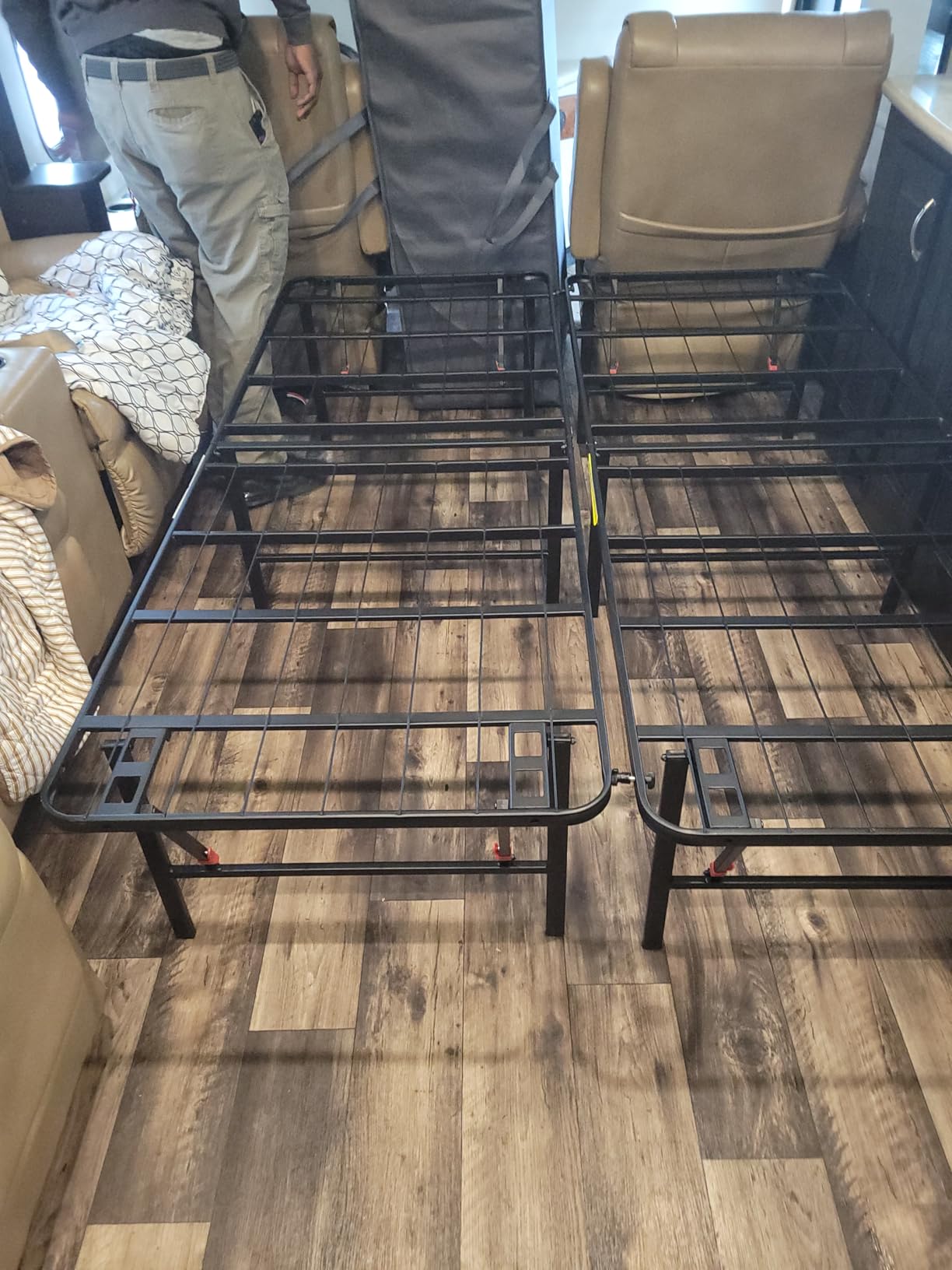 Amazon Basics - Metal Bed Frame, Non-Foldable Platform Bed, Easy Assembly, Full, 54W x 75L in, Black customer photo 2