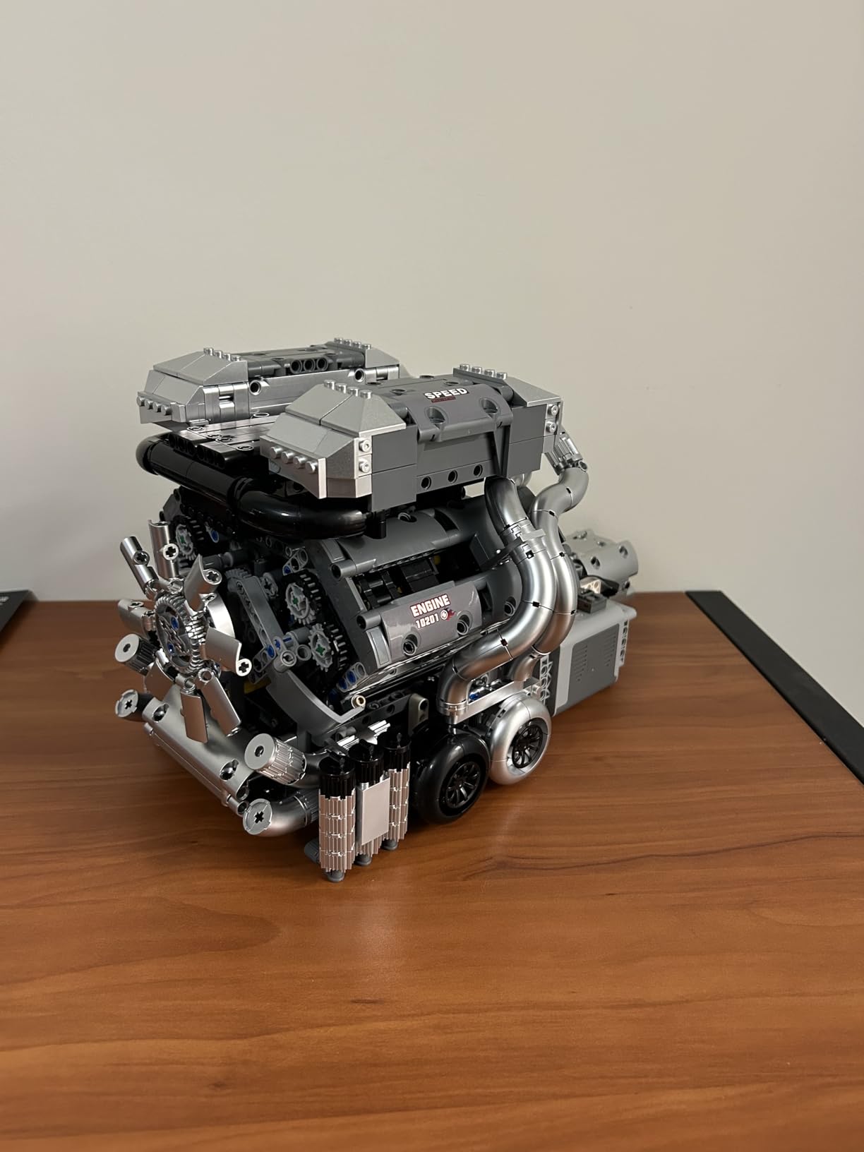 Mould King 10201 W16 Engine Model Kit, MOC Bug Supercar Engine Model with Battery and Motor, Collectable 16-Cylinder Car Engine Transmission, Shiftable Gear Operation for Adults (2024+ PCS) customer photo 1