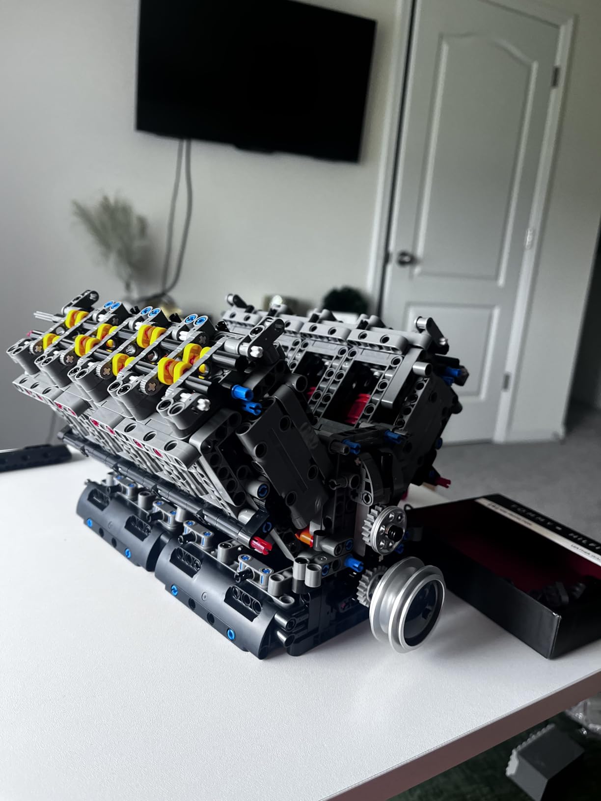 Mould King 10201 W16 Engine Model Kit, MOC Bug Supercar Engine Model with Battery and Motor, Collectable 16-Cylinder Car Engine Transmission, Shiftable Gear Operation for Adults (2024+ PCS) customer photo 2