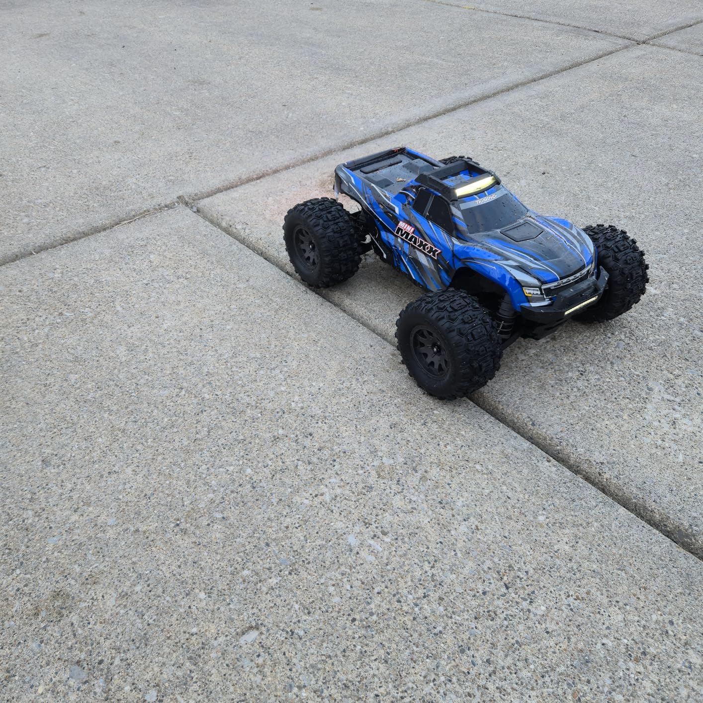 107154-1BLUE Traxxas Mini Maxx BL-2S - Blue customer photo 1