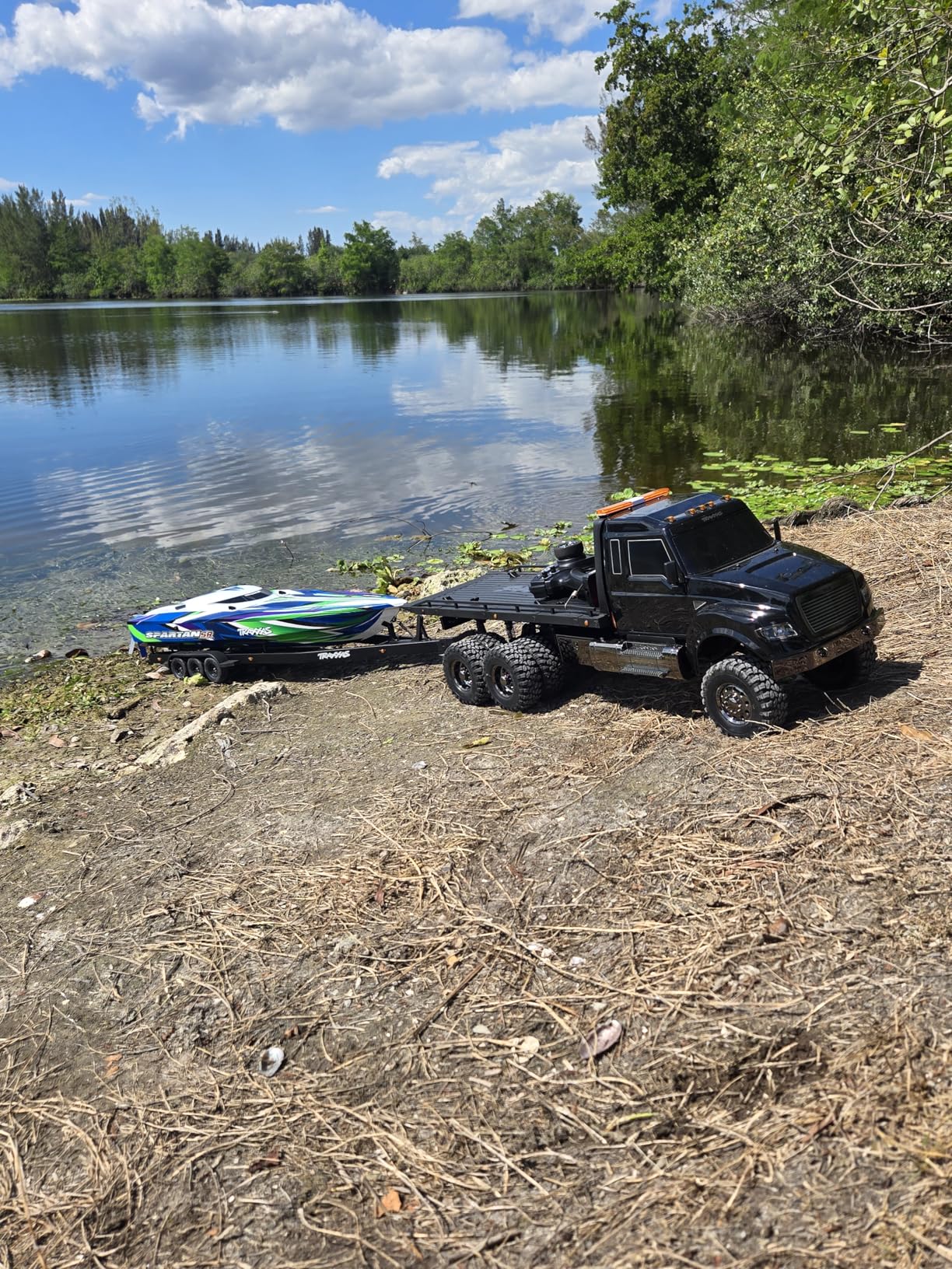 Traxxas 103076-4-GRN - Spartan 36in Self Righting Brushless Boat RTR, Green customer photo 2