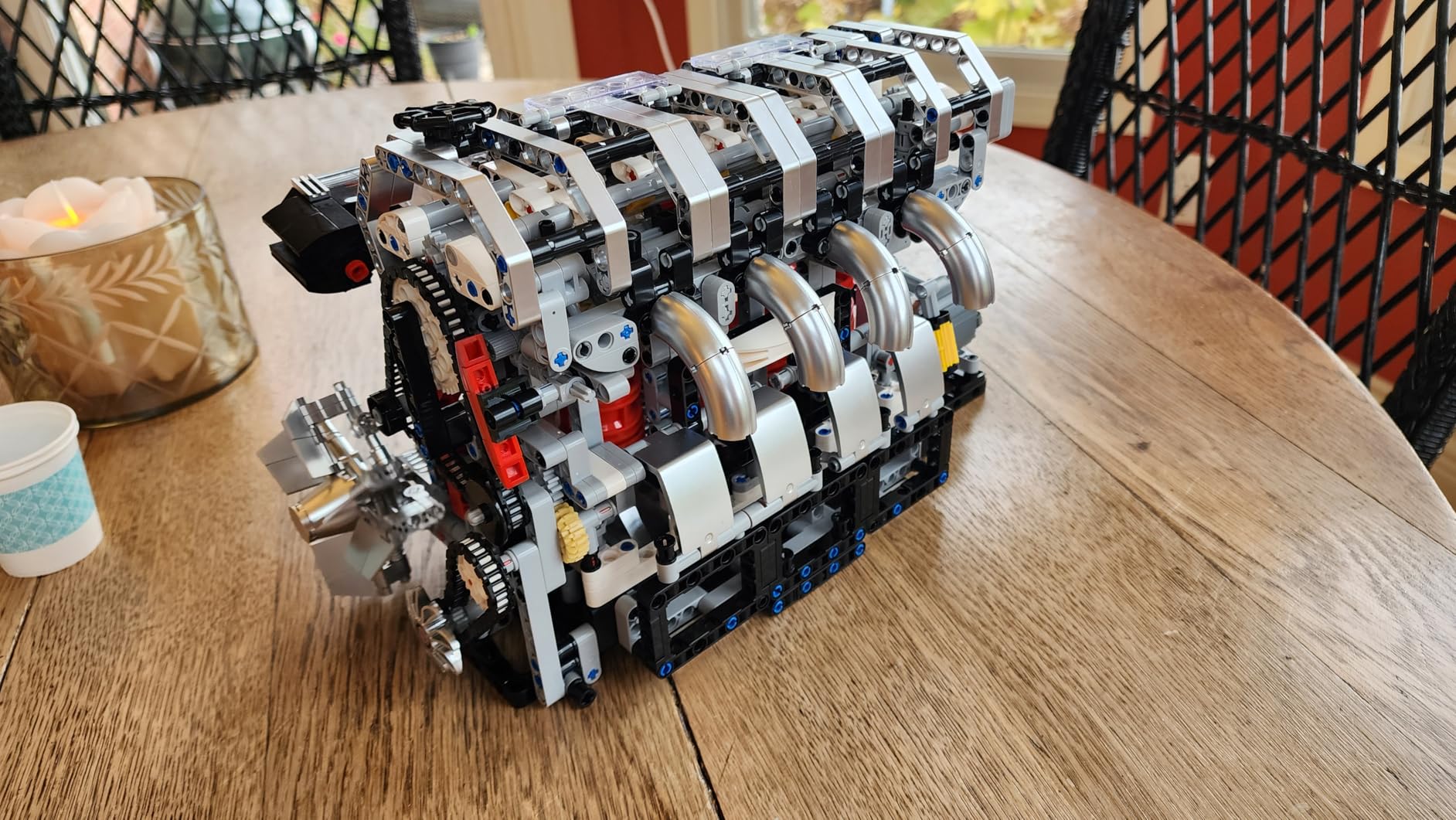 Mould King 10203 V8 Engine Building Kit for 14+ Adults, MOC Ideas 4-Speed Transmission V8 Engine Model for Display, STEM Building Project for Teens(1169 PCS) customer photo 1
