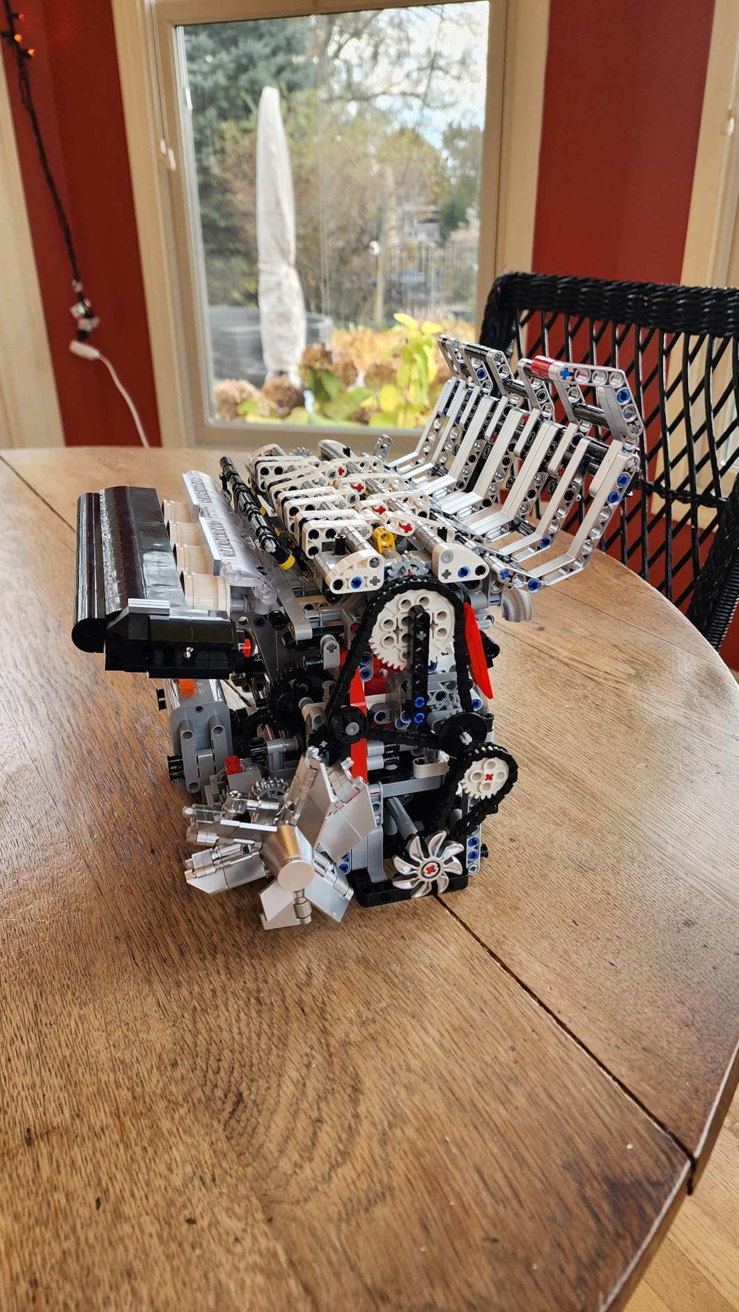 Mould King 10203 V8 Engine Building Kit for 14+ Adults, MOC Ideas 4-Speed Transmission V8 Engine Model for Display, STEM Building Project for Teens(1169 PCS) customer photo 2