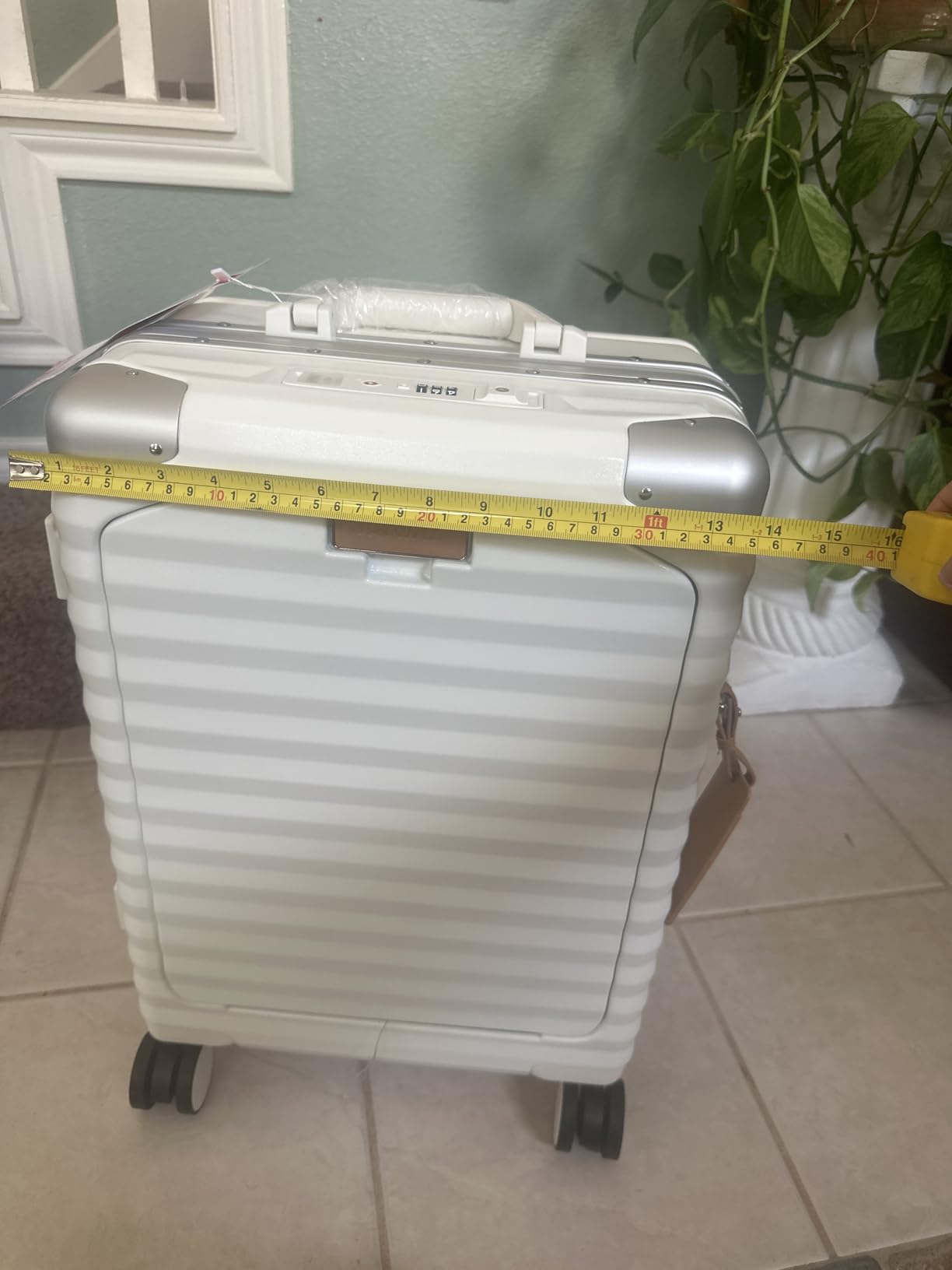 20 Inch Carry On Luggage with Aluminium Frame and Front Pocket, PC Hardshell Suitcase with USB Port and Cup Holder, 21.5x14.2x9 Airline Approved, Luggage with Spinner Wheels and TSA Lock, White customer photo 1