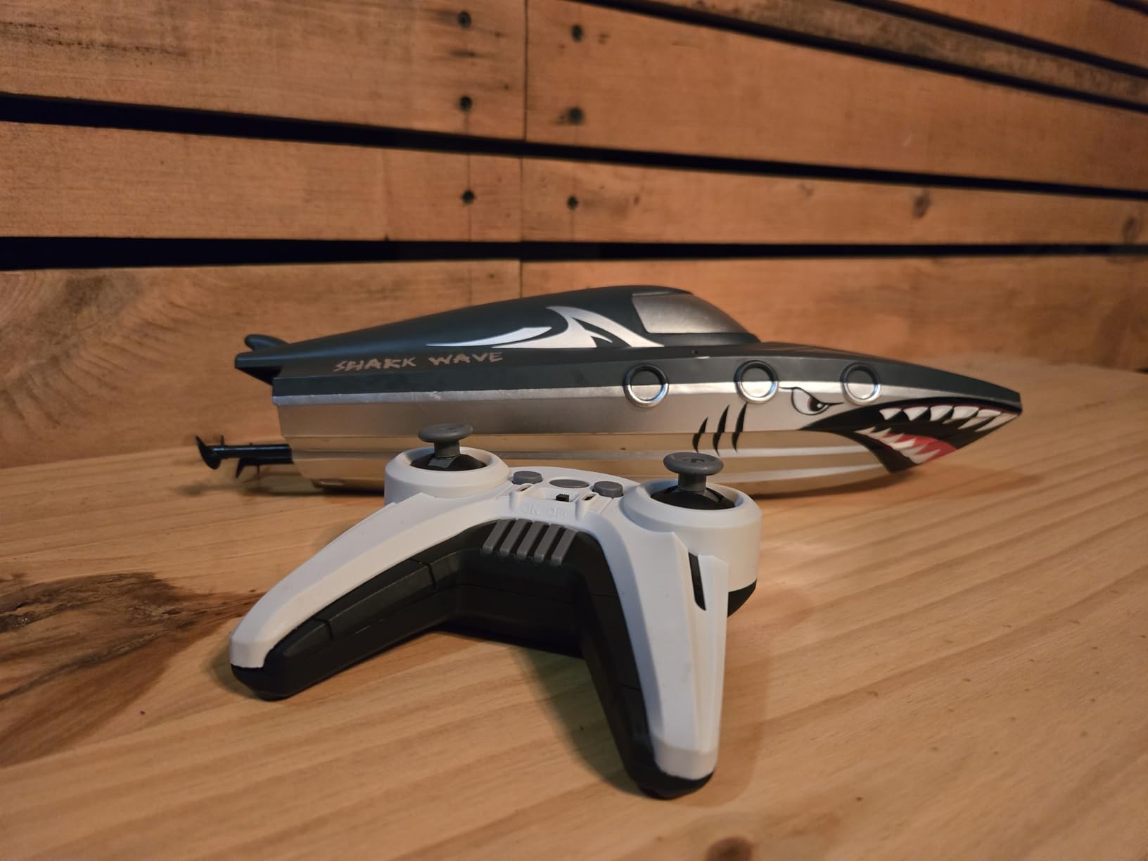 Shark RC Racing Boat for Kids & Adults, 2.4GHz High Speed Remote Control Boat W/ Dual Battery 50 Min Runtime, Waterproof, Fast Remote Control Toy Gift Kids 8-12, Ideal for Pools & Lakes, Shining Blue customer photo 2