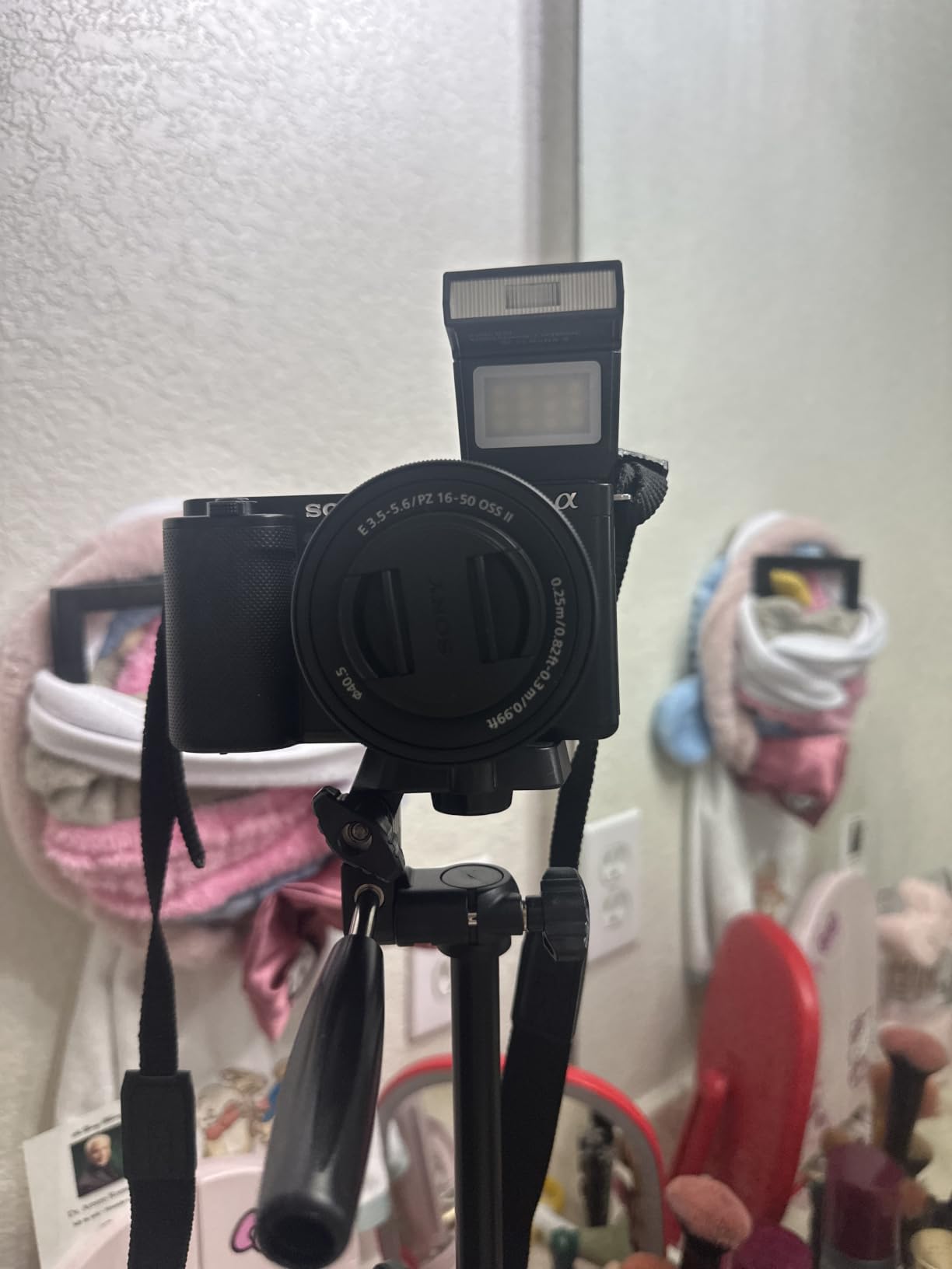 ULANZI SL03 Camera Mini Flash Speedlite with Video Light for Beginners Basic, GN8 6500K Flash 90 Degree Angle Adjustable Compatible with Sony/Canon/Fuji/Nikon DSLR, Universal Single Contact Hot Shoe Mount customer photo 1