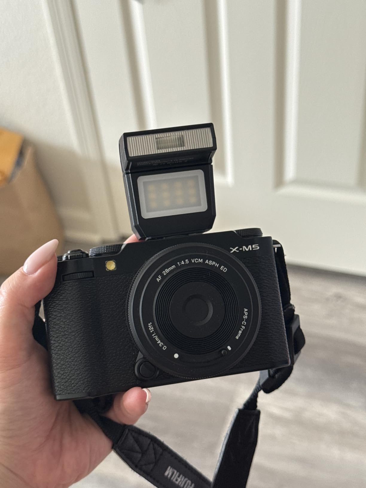 ULANZI SL03 Camera Mini Flash Speedlite with Video Light for Beginners Basic, GN8 6500K Flash 90 Degree Angle Adjustable Compatible with Sony/Canon/Fuji/Nikon DSLR, Universal Single Contact Hot Shoe Mount customer photo 2