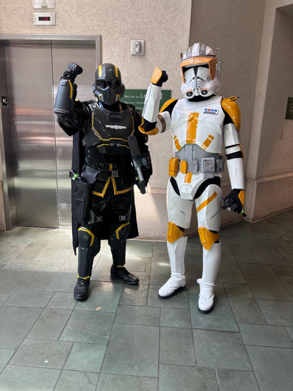 The Black Series Clone Commander Cody, Revenge of the Sith Premium Electronic Roleplay Helmet for Ages 14 and Up (Amazon Exclusive) customer photo 1