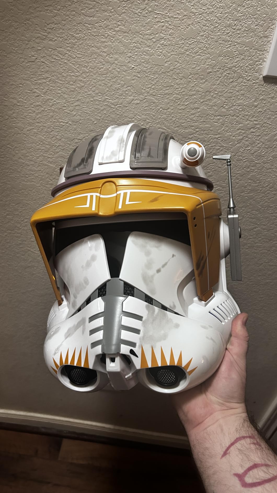 The Black Series Clone Commander Cody, Revenge of the Sith Premium Electronic Roleplay Helmet for Ages 14 and Up (Amazon Exclusive) customer photo 2
