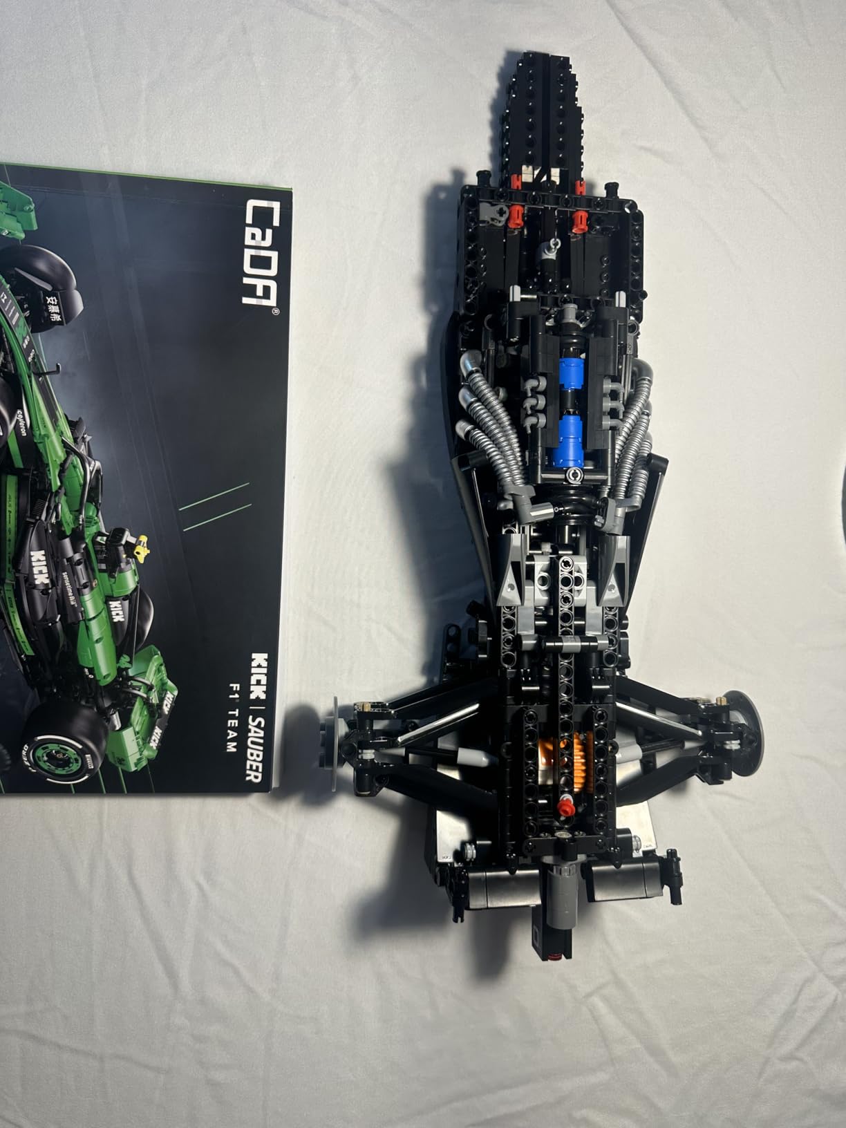 CaDA C64010W Kick Sauber F1 Team C44 Racing Building Set, MOC 1:8 F1 Building Block Car, Formula 1 Championship Super Car Model for Adults (2553pcs) customer photo 2