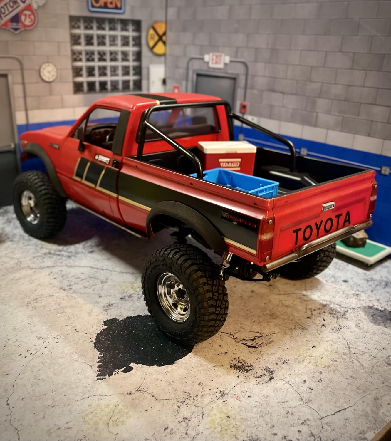 Z-RTR0069 Trail Finder 2 1/10 RTR 4WD Trail Truck w/1982 Toyota Pickup Blue customer photo 1