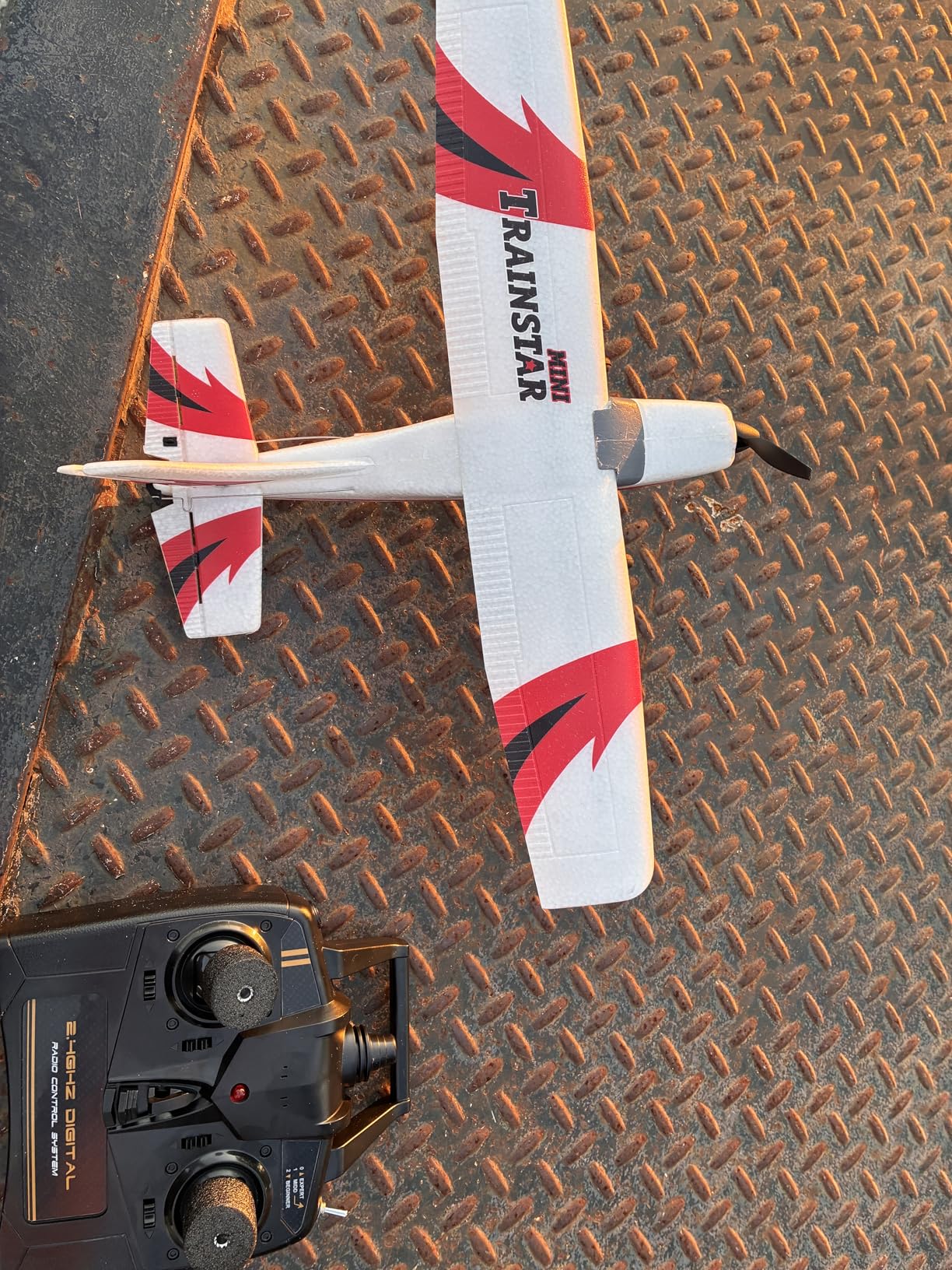 volantexrc RC Plane Trainer 3CH Remote Control Airplane with Prop Saver, 6-Axis Gyro Stabilizer & 3 Modes to Fly, Hobby Radio Controlled Aircraft RTF for Beginners & Adults (400mm, Red) customer photo 2