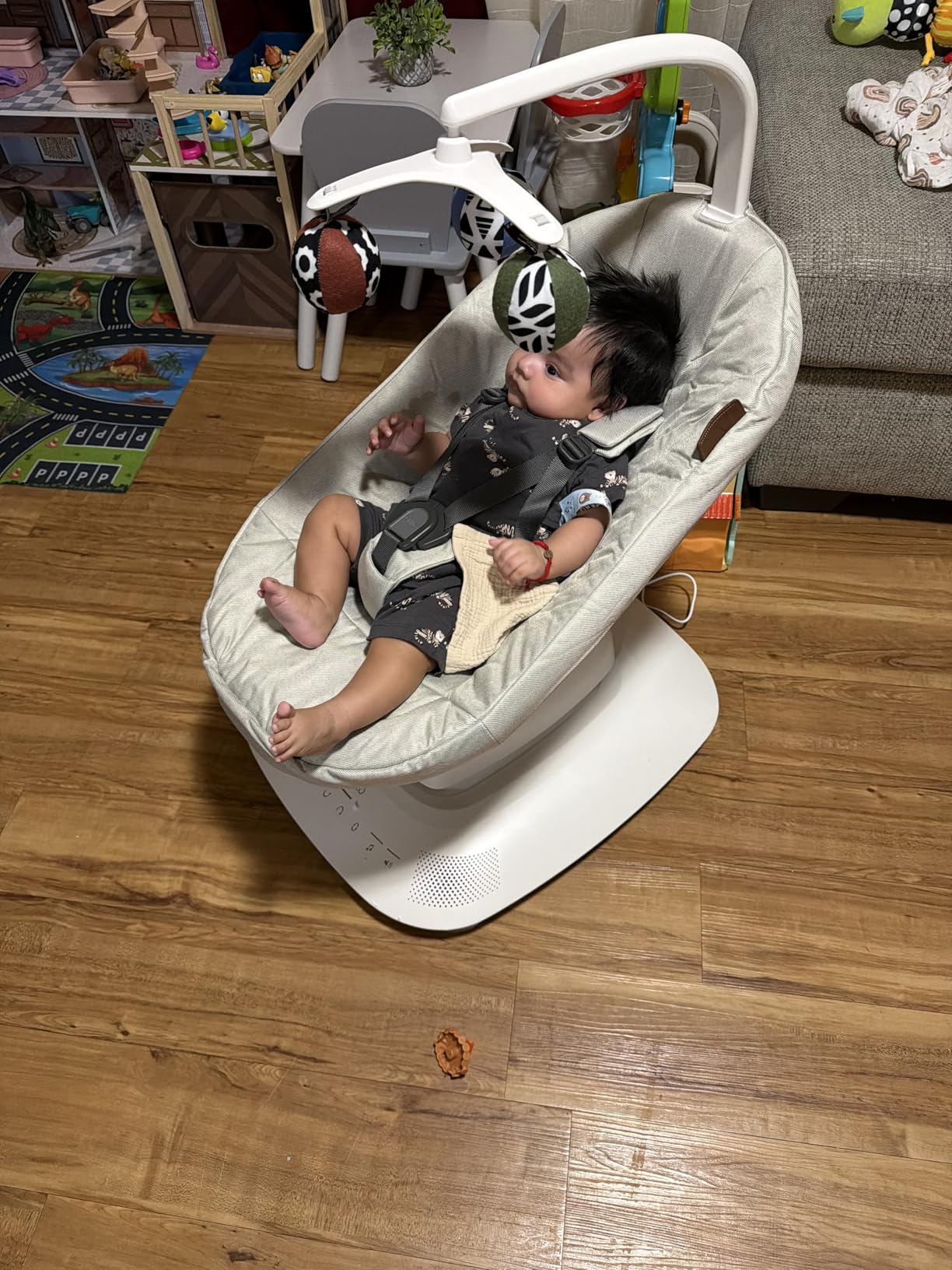 UPPAbaby Mamaroo Smart Swing - Customizable Soothing Modes with MotionSync Technology - Infant Recline + Bluetooth Enabled - Included Newborn Insert customer photo 1