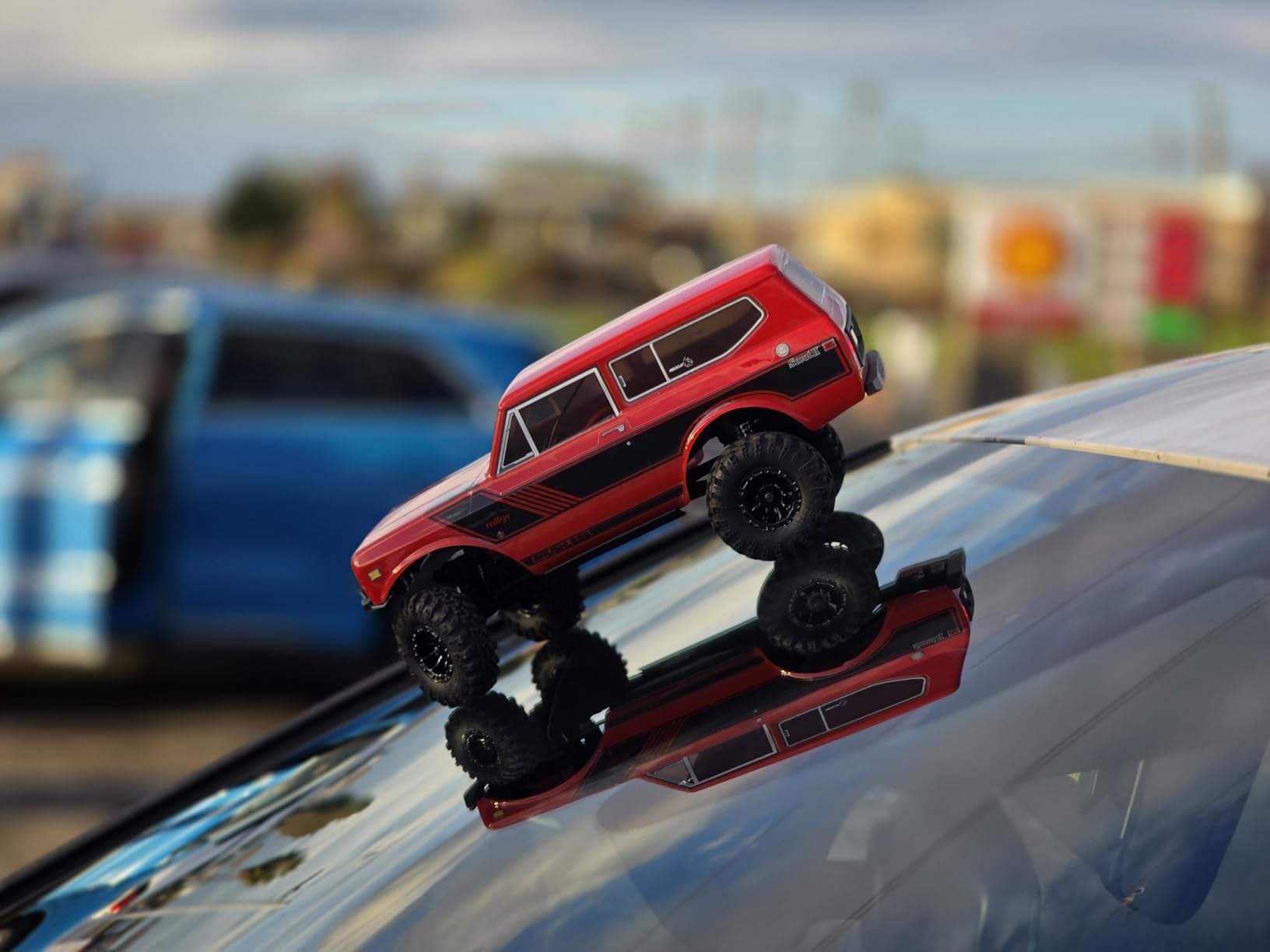 Ascent-18 Scout II Brushless, 1/18 Scale RC Crawler, 4WD Remote Control Car, Aluminum Chassis, Red/Gold Dust customer photo 1