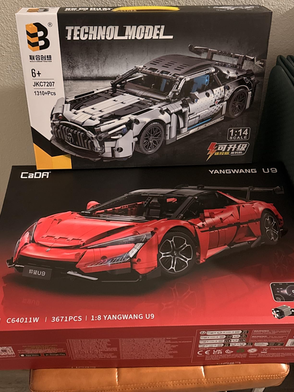CaDA Master Yangwang U9 Super Car Brick Set, C64011W 1:8 Sports Car Building Block Kit with U-Turn Function, Dancing Building Block Model for Adults Collectors (3671PCS) customer photo 2