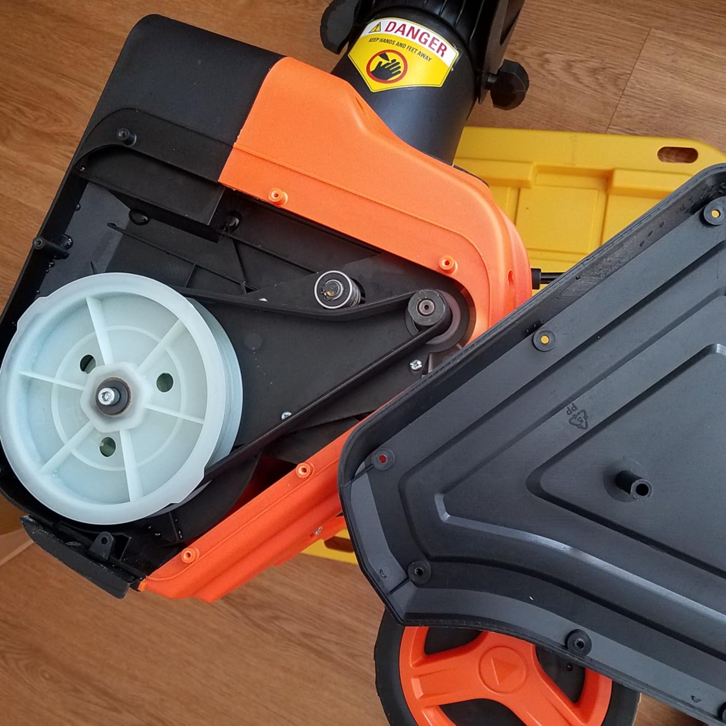 VEVOR Corded Electric Snow Blower, 20 inch 15A Snow Thrower with Dual LED Headlights & 180-Degree Rotating Chute, 25FT Throwing Distance customer photo 1
