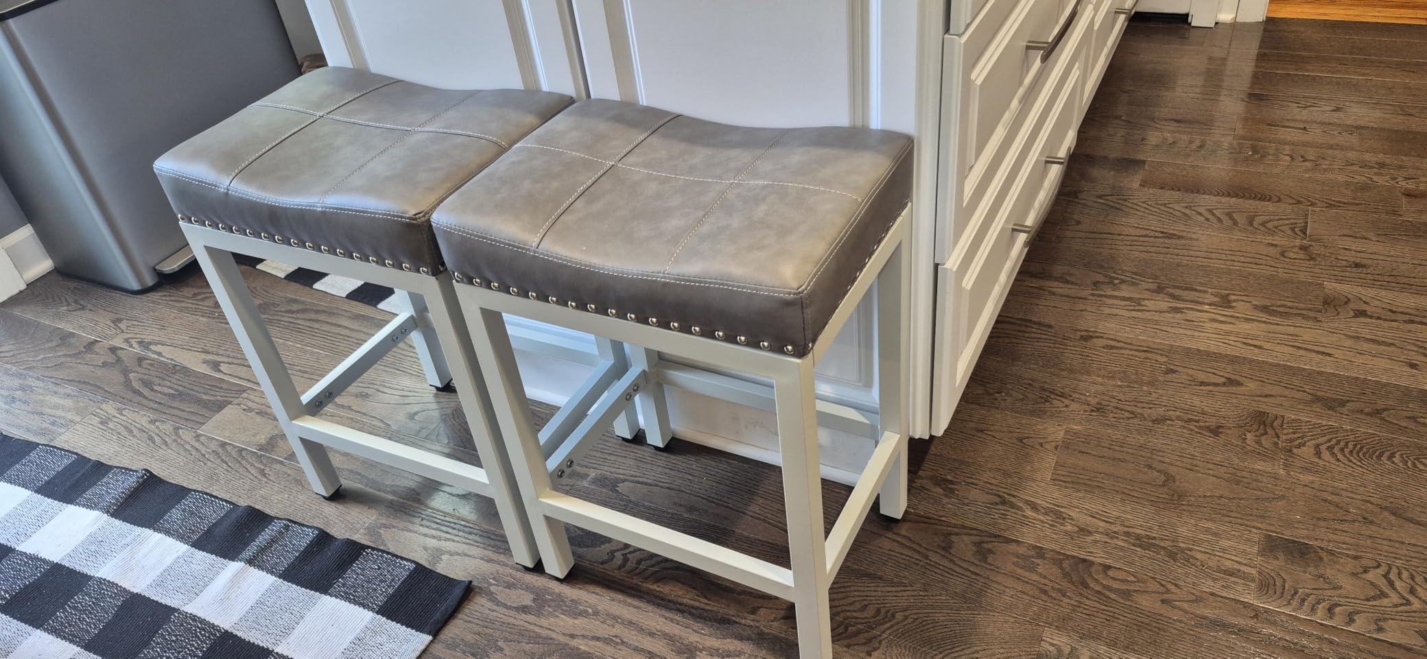 Sweetcrispy 24 Inch Bar Stools Set of 2, Counter Height Barstools for Kitchen Island, PU Leather Upholstered Modern Sadle Barstools with Metal Base and Footrest for Home Bar, Small Apartment, Grey customer photo 1