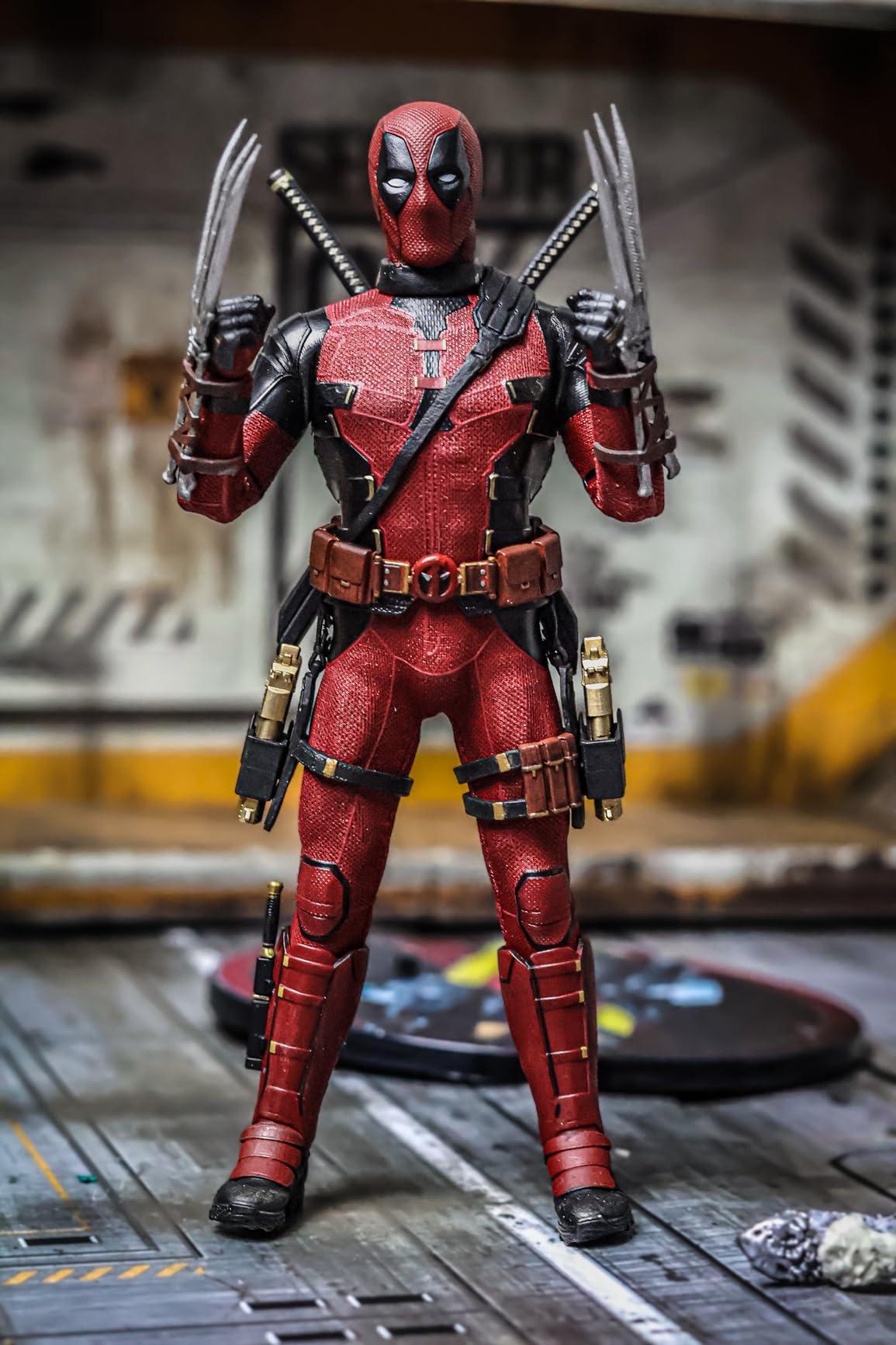 Mezco Toyz One:12 Collective Deadpool & Wolverine: Deadpool 1/12 Scale Collectible Figure customer photo 2