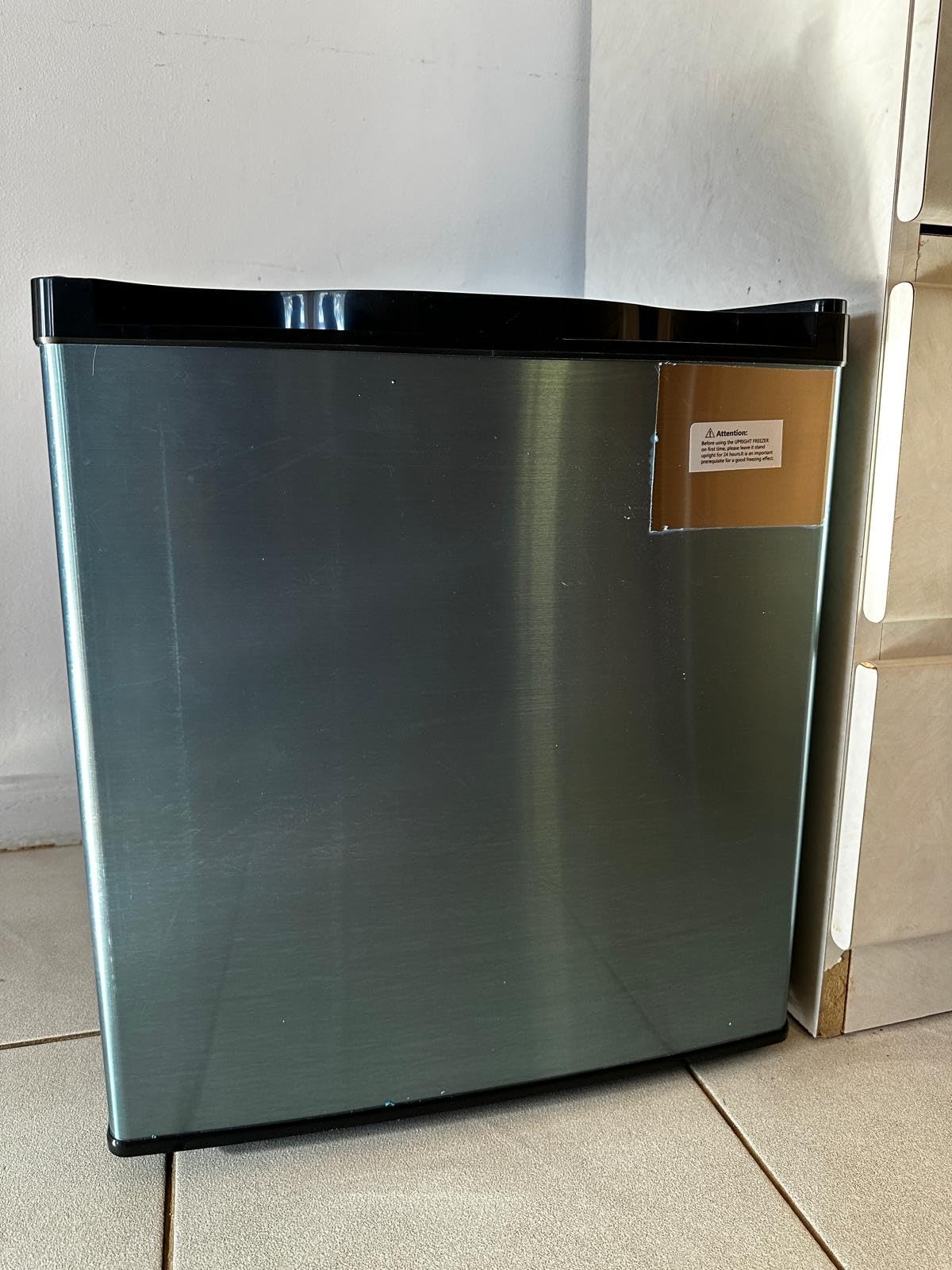 Feelfunn 1.1 Cu.ft Mini Freezer - Compact Upright Freezer with 7 Adjustable Thermostat, Removable Shelf, Reversible Single Door, 360 Uniform Cooling Small freezer for Home Office Kitchen Dorm, Silver customer photo 1