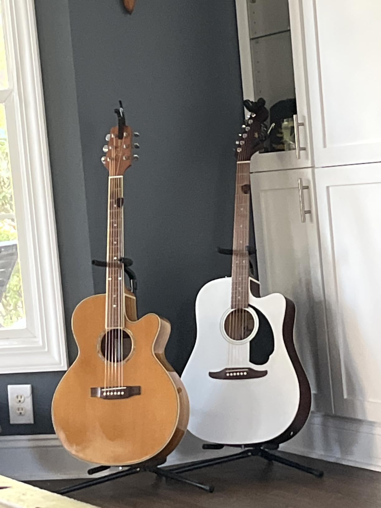 Fender California Redondo CE Acoustic-Electric Guitar - Natural Bundle with Gig Bag, Strap, Strings, Picks, and Austin Bazaar Instructional Video customer photo 2