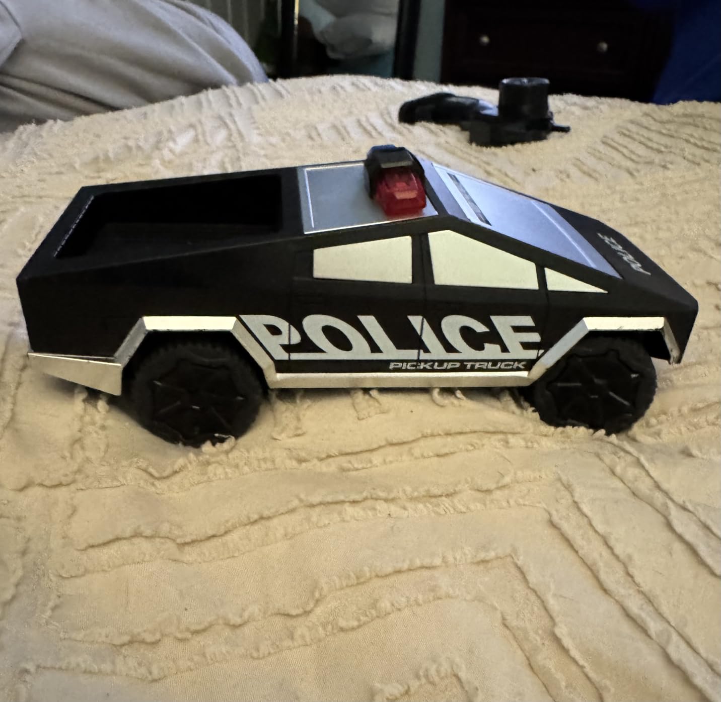 1/24 Police Theme RC Pickup Truck, 2.4GHz Remote Control Car with Toy EV Charger, Built-in Rechargeable Battery, LED Lights, Siren Sounds, Load Bed, Upgraded Steering, Gift for Kids, Teens & Adults customer photo 1