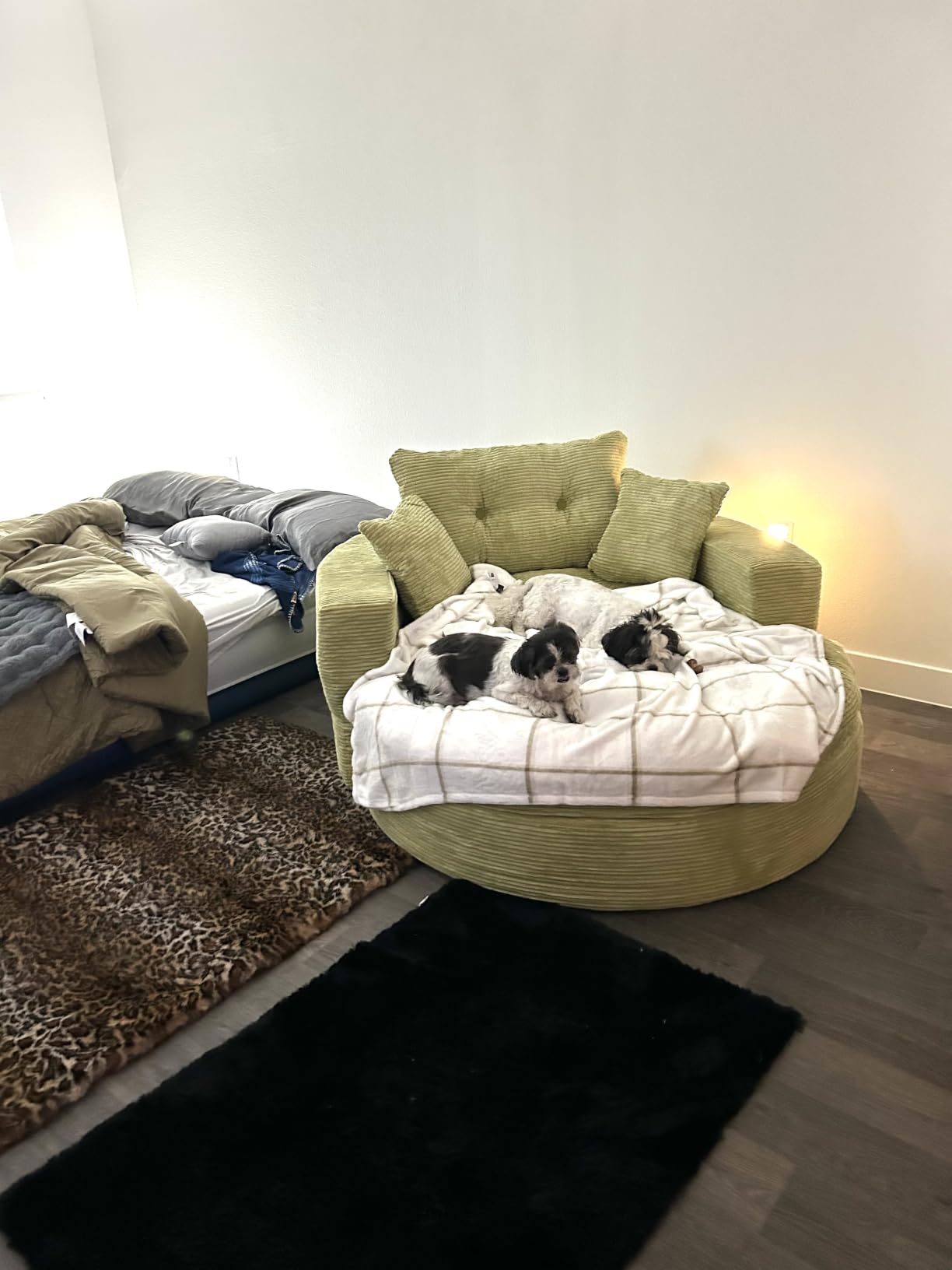MAXYOYO Oversized Round Chaise Lounge Sofa, Upholstered Lounge Chair with 3 Pillows customer photo 2