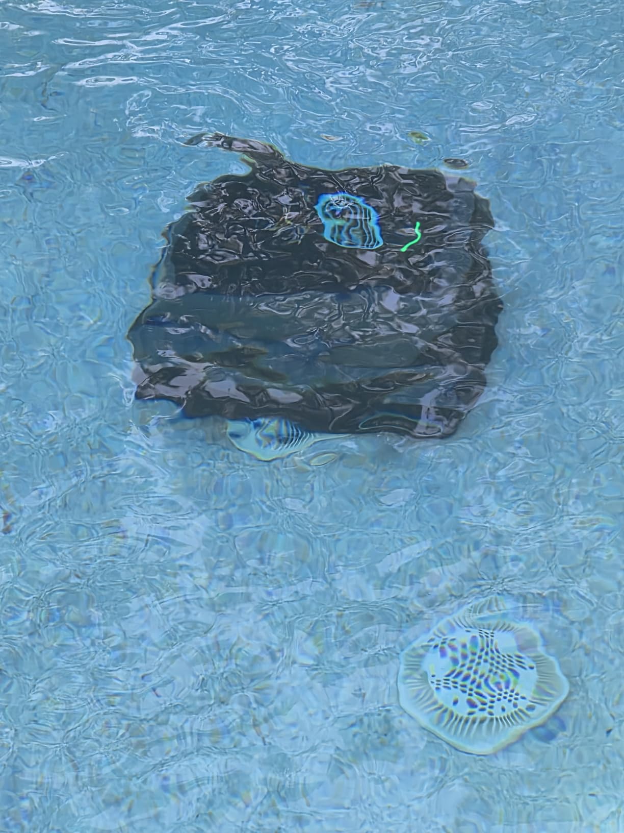 AIPER Scuba V3 AI Vision Cordless Robotic Pool Cleaner, Include Wireless Charging Dock, Smart Waterline Parking & Featherlight Design, Micromesh Multi-Layer Filtration customer photo 1