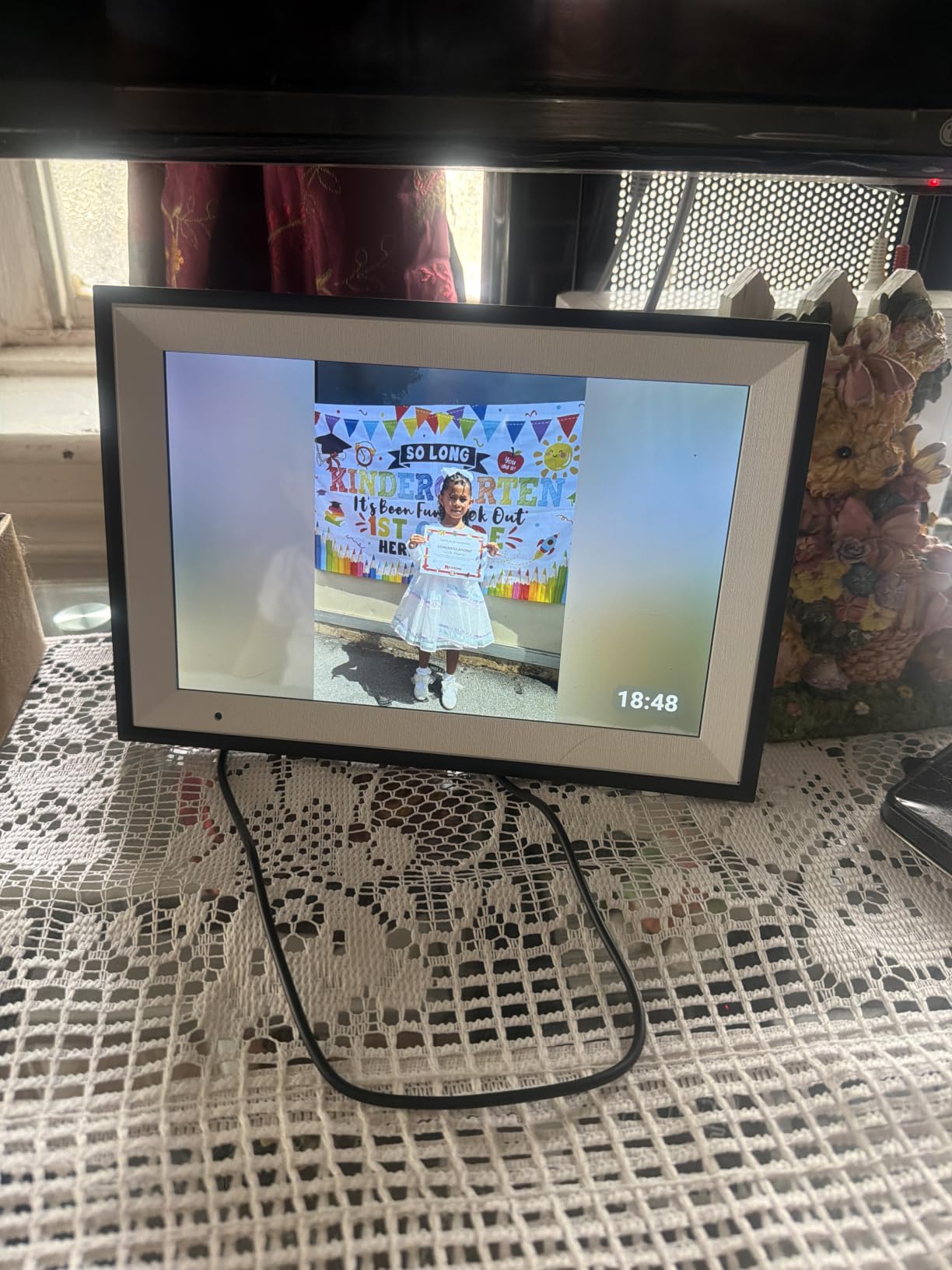AEEZO Digital Picture Frame, 10.1 Inch Digital Photo Frame with 1280*800 HD IPS Touch Screen, Smart Digital Frame Built-in 32GB Memory, Auto-Rotate Easy Setup via AiMOR APP (Black) customer photo 2