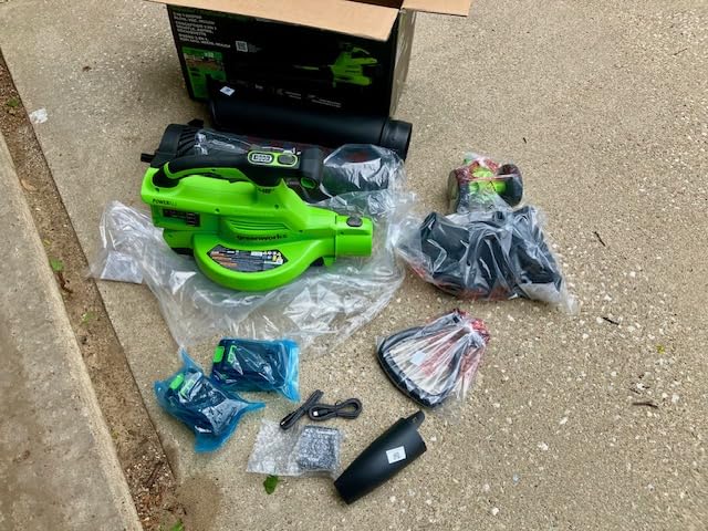Greenworks 48V (24V x 2) 3-in-1 Brushless Blower Vacuum Mulcher (520 CFM / 240 MPH), Powerful for Yard, Lawn, Patio and Driveway Cleanup, Includes (2) 6.0Ah Batteries and 100W Fast Charger customer photo 2