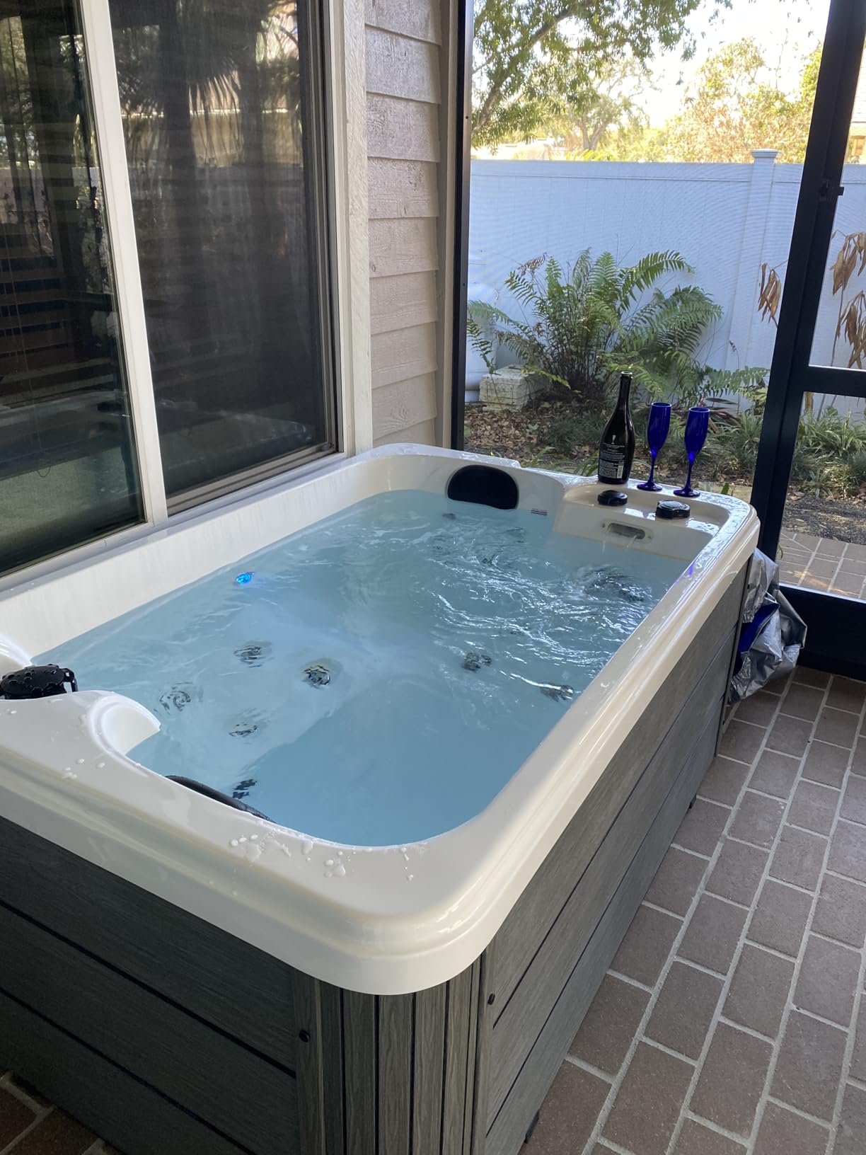 Jocisland 4 Person Outdoor Hot Tub with 23 Stainless Steel Jets, 110V Acrylic Plug & Play Hot Tub with LED Lights & Waterfall, 4-Person Seating Spa with Cover, Cup Holders, 2 Filters & 2HP Pump customer photo 1