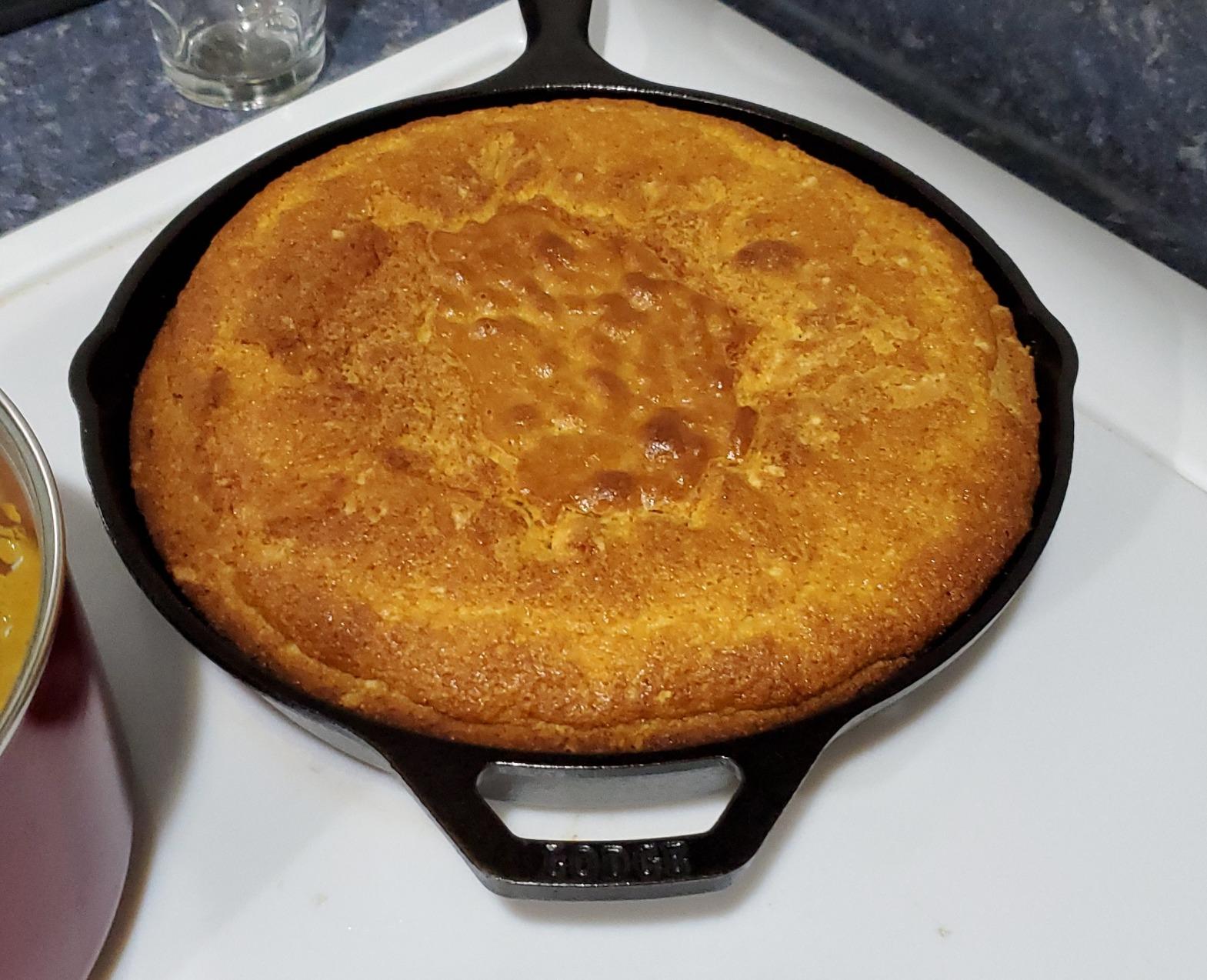Lodge Seasoned Cast Iron Skillet 10.25 Inches - PFAS-Free, Non-Toxic Cookware - Use with an Oven, Stove, Grill, or Campfire - Naturally Non-Stick & Oven Safe customer photo 1