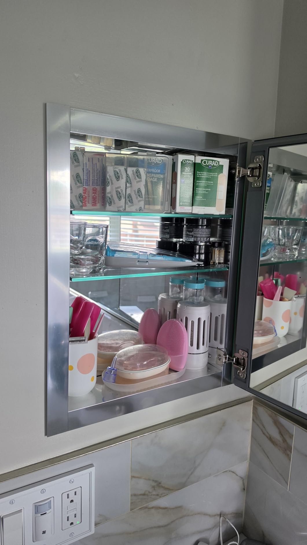 Kohler CB-CLC3026FS Bathroom Medicine Cabinet with Mirror, Beveled Mirror Doors, Adjustable Shelves, Rectangular Beveled Edge, 30 in. W x 26 in. H customer photo 2