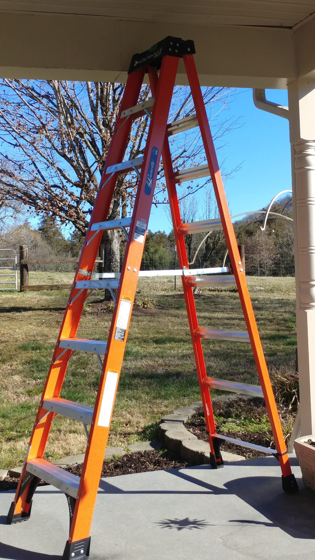 Louisville Ladder 6-Foot Fiberglass Step Ladder, 375-Pound Load Capacity, Type IAA, FS1406HD customer photo 1