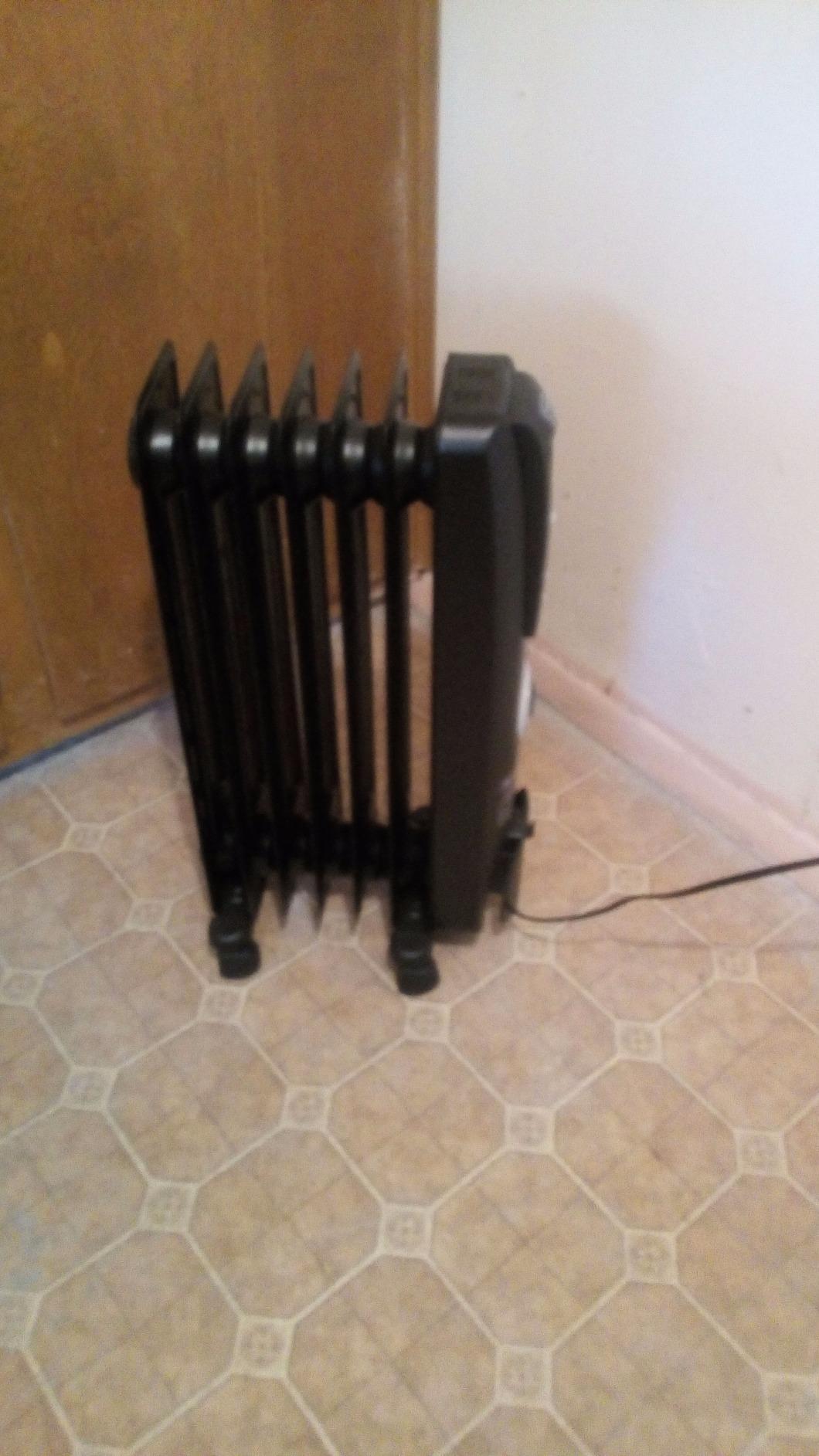 De'Longhi Oil Filled Radiator Heater, 1500W Electric Space Heater for indoor use, portable room heater, Energy Saving, full room like office and bedroom with safety features, EW7707CM customer photo 2