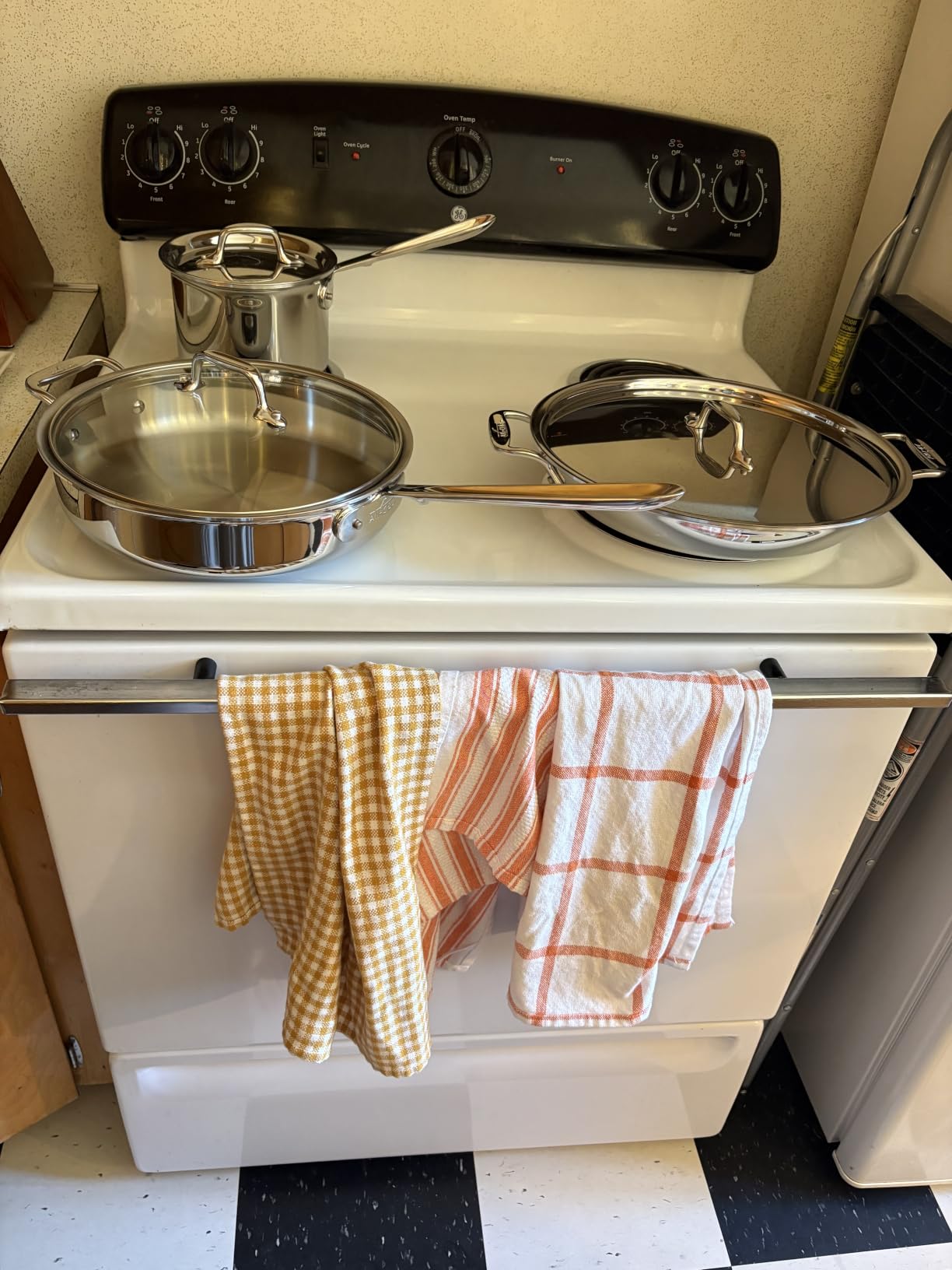 All-Clad D3 Stainless Steel 10 Piece Cookware Set- Made in USA- Includes Frying Pans, Saucepan, Sautépan, Stockpot - Professional Grade -Oven Safe & Induction Compatible customer photo 2