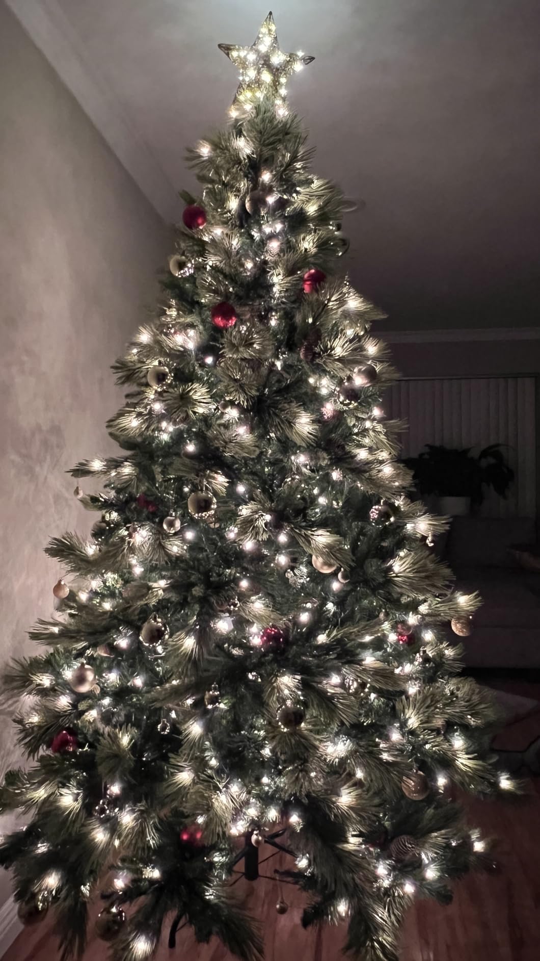 National Tree Company 6.5ft Pre-Lit Carolina Pine Artificial Christmas Tree | 650 Clear Lights, 911 Tips, Pinecones, Includes Stand, Green customer photo 1