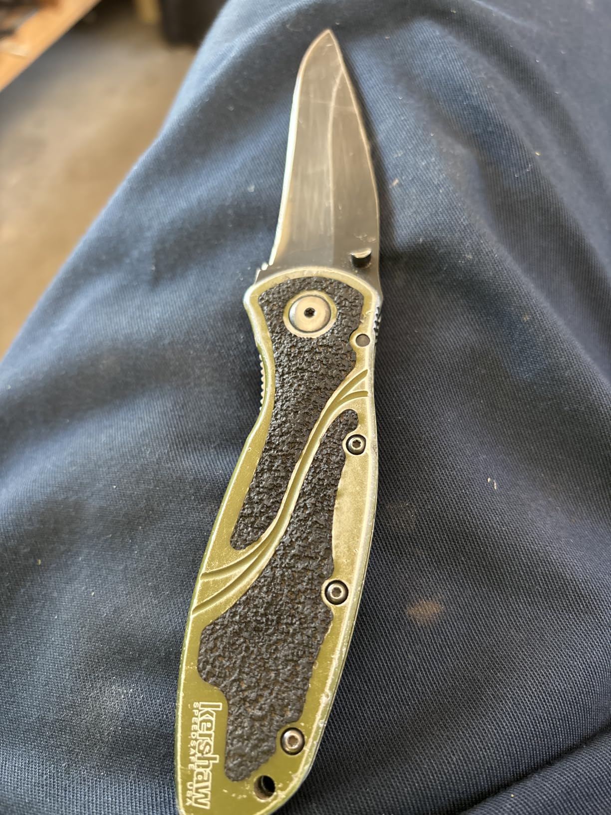 Kershaw Blur Pocket Knife, Olive and Black, 3.4 Inch Steel Recurve Plain Edge Blade, EDC with Assisted Opening, USA Made, Reversible Pocketclip customer photo 1