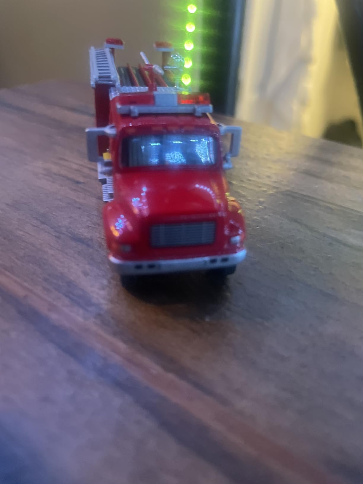Walthers SceneMaster International, Yellow International CE School Bus, unisex-children customer photo 2