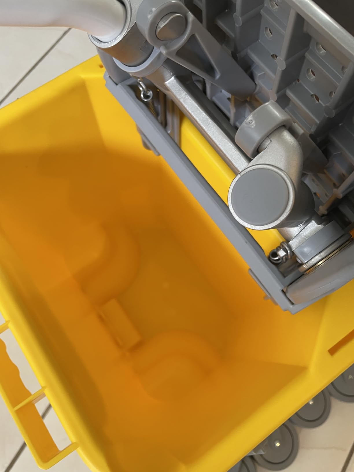 UNGER Commercial Yellow Dual-Compartment Mop Bucket with Wringer COMBY, 8-gallon, Side-Press Wringer for Clean/Dirty Water Separation customer photo 1