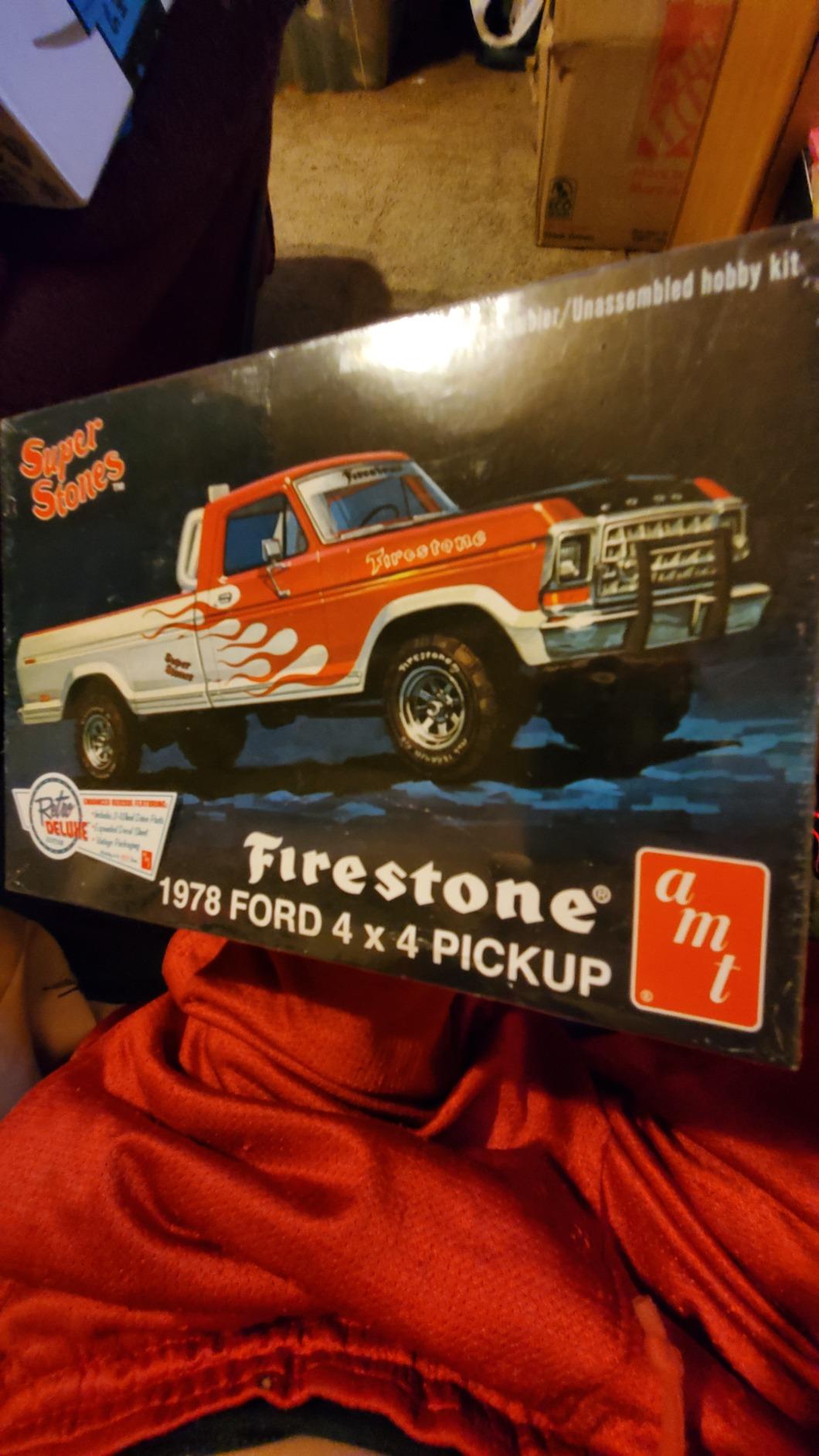 AMT 1978 Ford Pickup (Firestone Super Stones) 1/25 Scale Model Kit customer photo 1