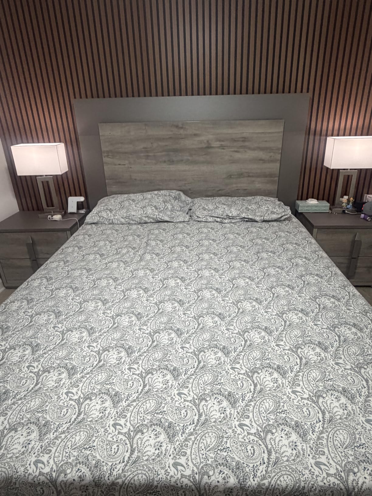 Mellanni Queen Sheets Set - 4 PC Iconic Collection Bedding | Hotel Luxury, Extra Soft, Cooling Bed Sheets - Wrinkle, Fade, Stain Resistant (Queen, White) customer photo 1