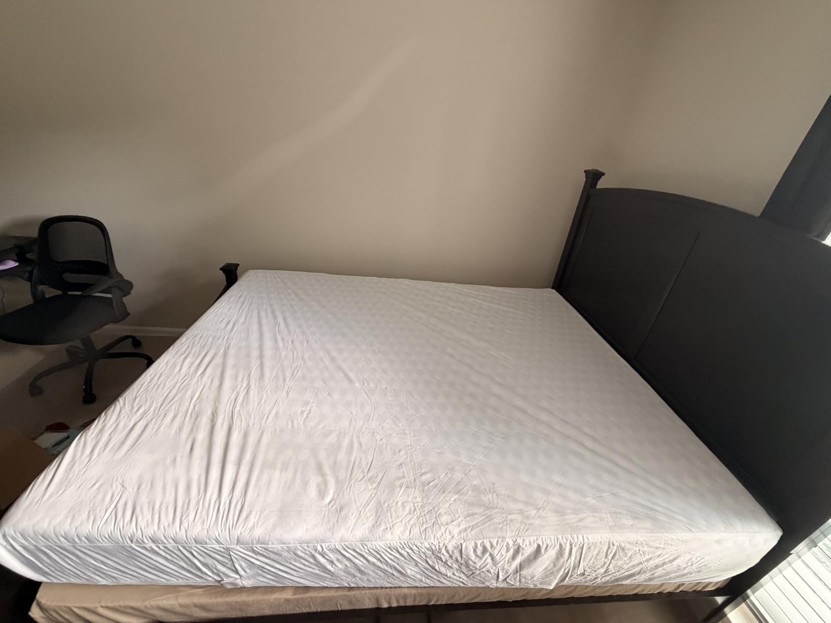 Utopia Bedding Twin Size Mattress Protector Zippered, 100% Waterproof | Bed Bug and Dust Mite Proof Mattress Encasement, Absorbent 6 Sided Mattress Cover fits upto 13