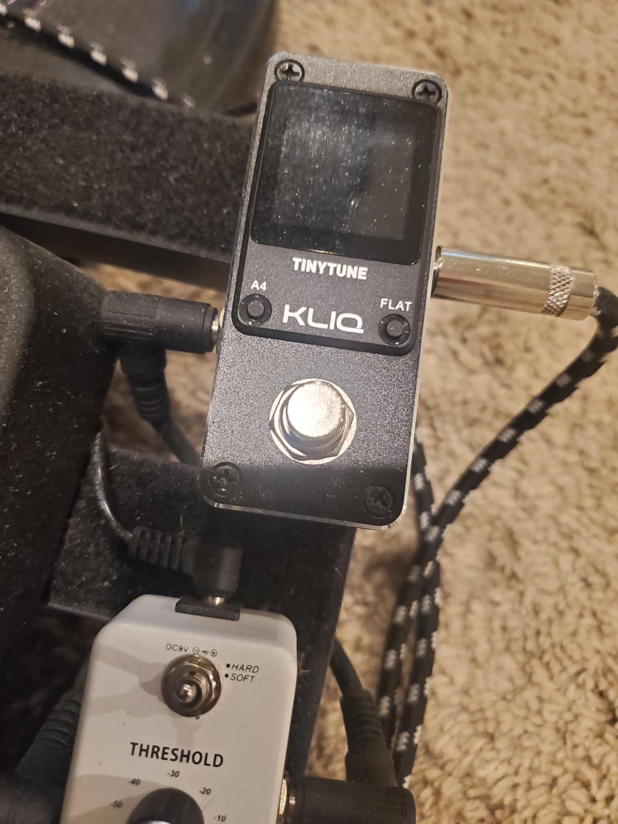 KLIQ TinyTune Pro Stage Tuner Pedal for Guitar & Bass, Mini Chromatic Pedal with True Bypass, Silent Switch, Flat Tuning, LED Display & Pitch Calibration customer photo 2