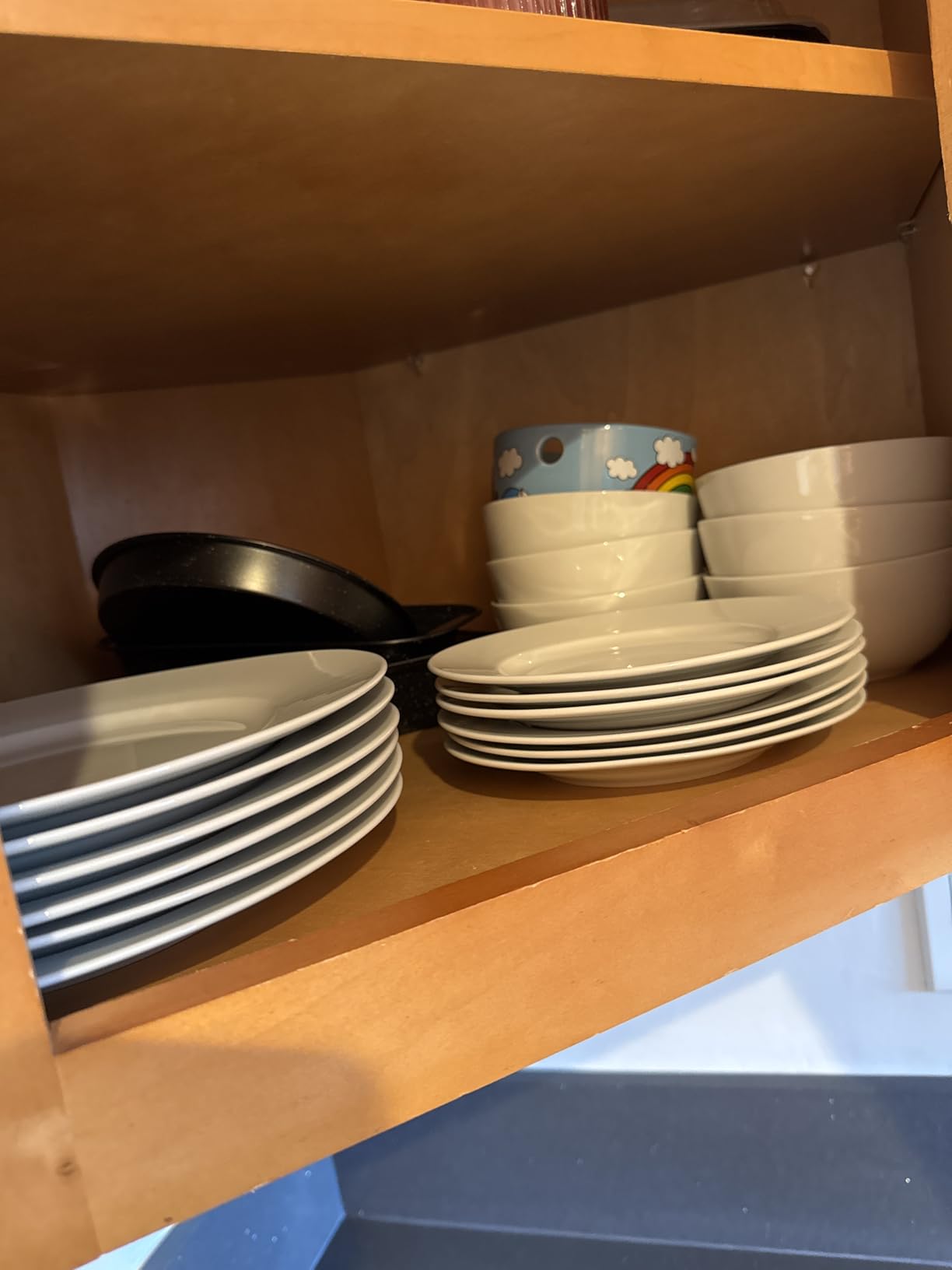 Amazon Basics Porcelain Dinnerware Set, Microwave and Dishwasher Safe, Service for 6, 18-Piece, Plates, Bowls, White customer photo 2