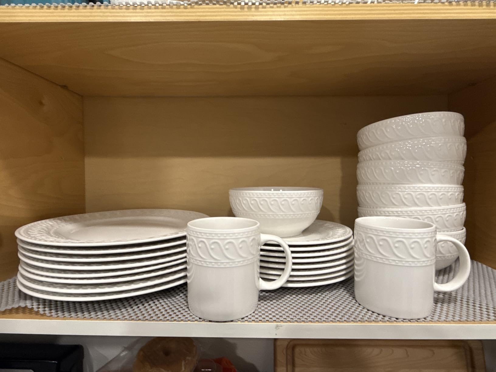 Pfaltzgraff Sylvia 32-Piece Dinnerware Set, Porcelain, Service for 8, White customer photo 1