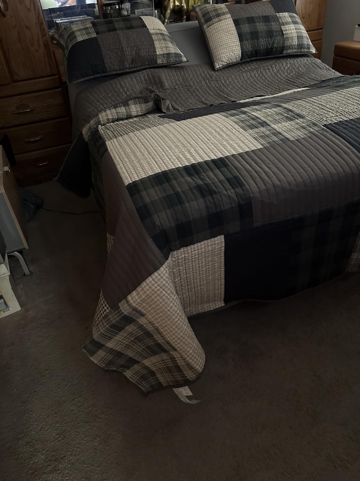Woolrich Quilt Set Queen, Southwestern Aztec Bedding, Reversible Lightweight Bedspread, Oversized Rustic Cabin Quilt Set, Western Farmhouse Bedding with Matching Shams, Black customer photo 1