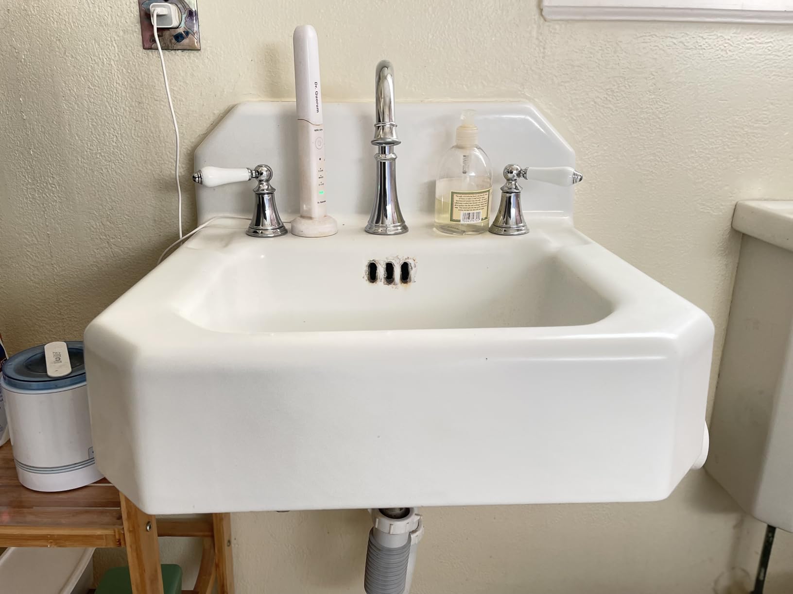 Pfister Courant 8 in Widespread 3 Hole Bathroom Sink Faucet 2 Handle Polished Chrome NSF Certified WaterSense Push & Seal Drain 360 Degree Swivel Spout LF049COPC customer photo 2