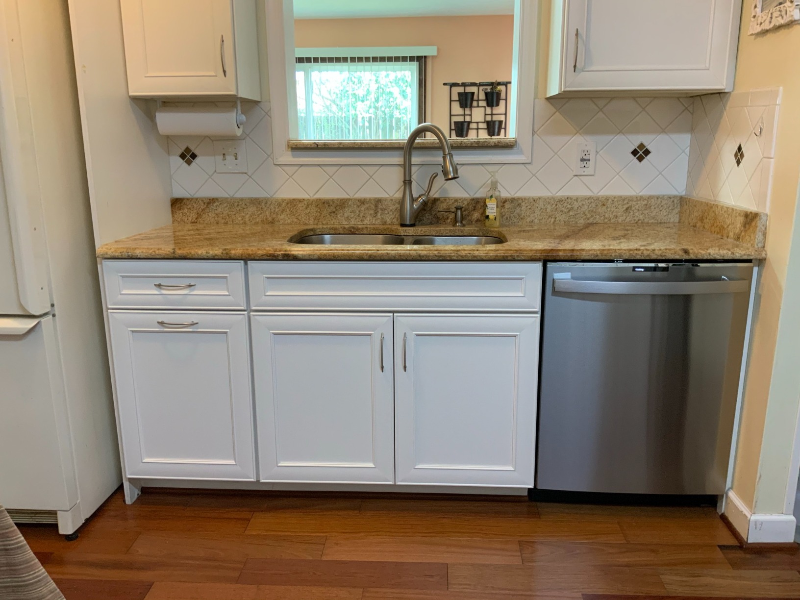 Delta Leland Brushed Nickel Touch Kitchen Faucet with Pull Down Sprayer, Traditional Single Hole Touch On Kitchen Sink Faucet, Single Handle, SpotShield Stainless 9178T-SP-DST customer photo 1