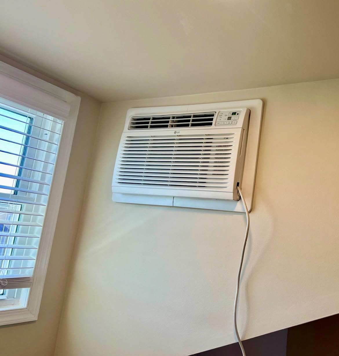 LG 7,800 BTU Through the Wall Air Conditioner, 115V, AC Wall Unit for Rooms up to 330 Sq. Ft., Wall Mounted AC Unit with Remote and 3 Cool & Fan Speeds, White customer photo 1